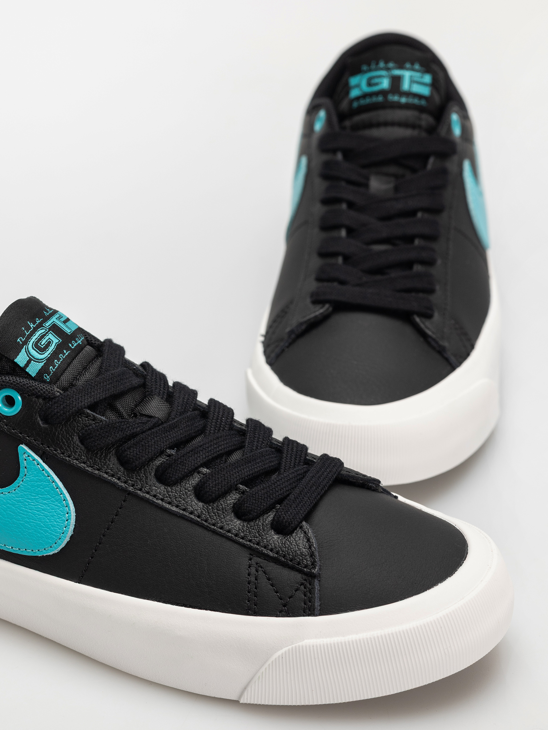 Boty Nike SB Blazer Low Pro Gt (black/dusty cactus black summit white)
