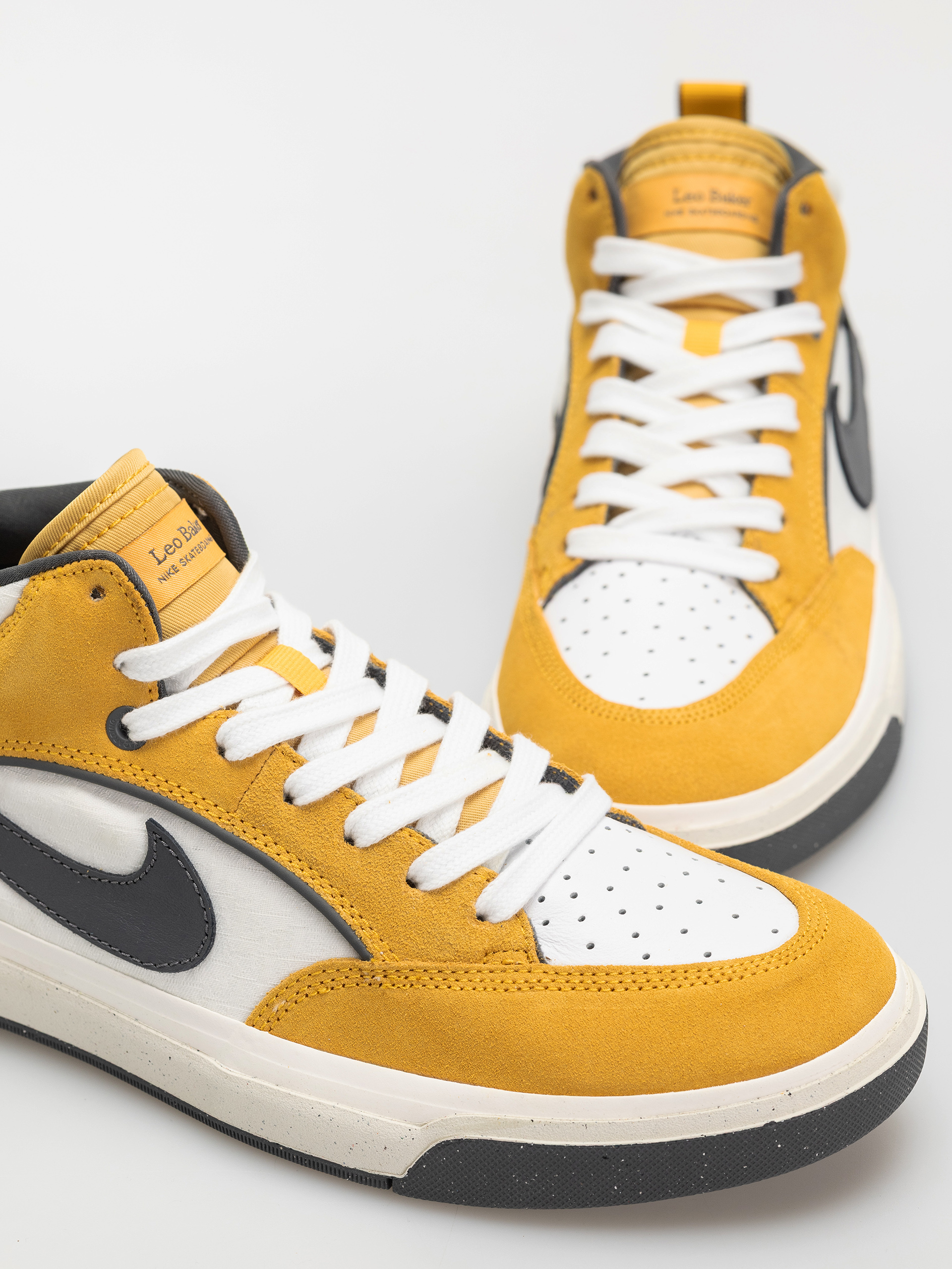 Boty Nike SB React Leo (university gold/dark grey)