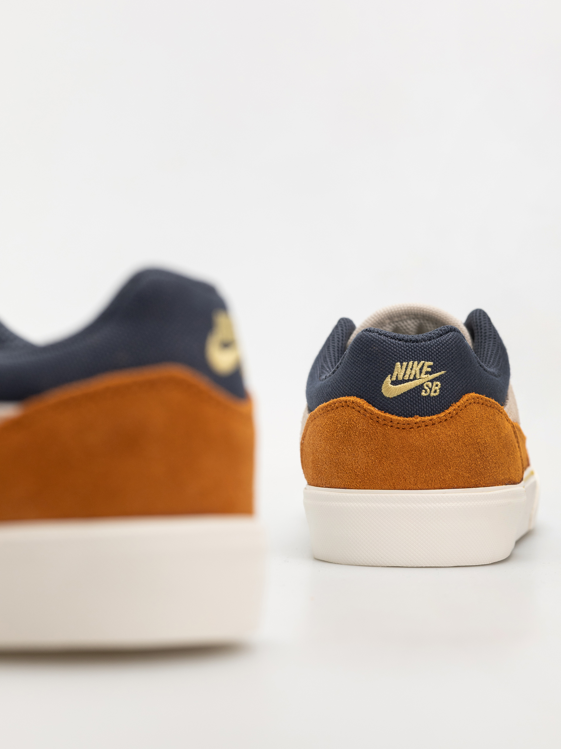 Boty Nike SB Malor (lt orewood brn/thunder blue monarch sail)