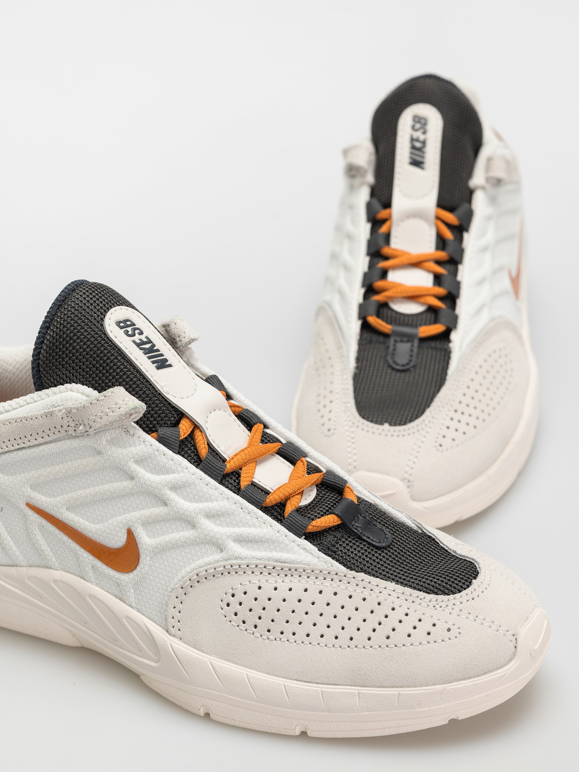 Boty Nike SB Vertebrae (summit white/monarch phantom)