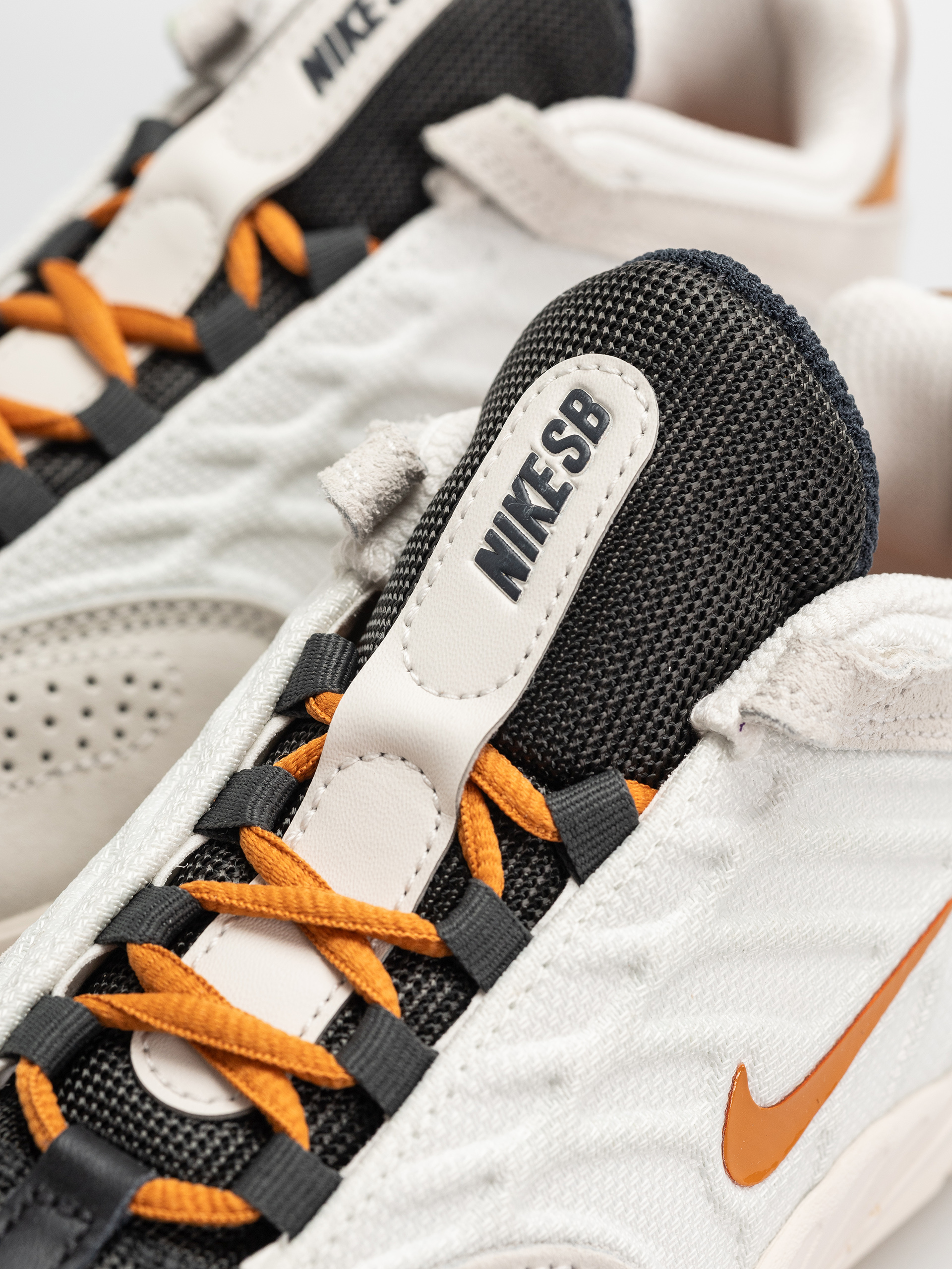 Boty Nike SB Vertebrae (summit white/monarch phantom)