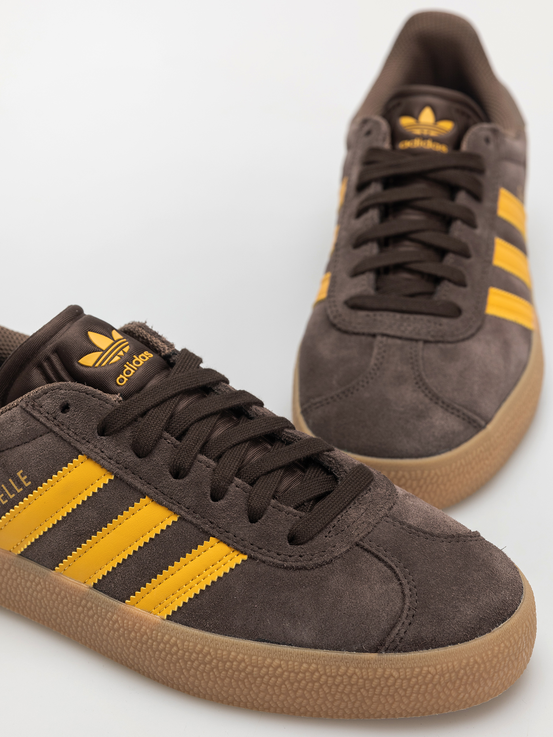 Boty adidas Gazelle ADV (crywht/crywht/gum4)