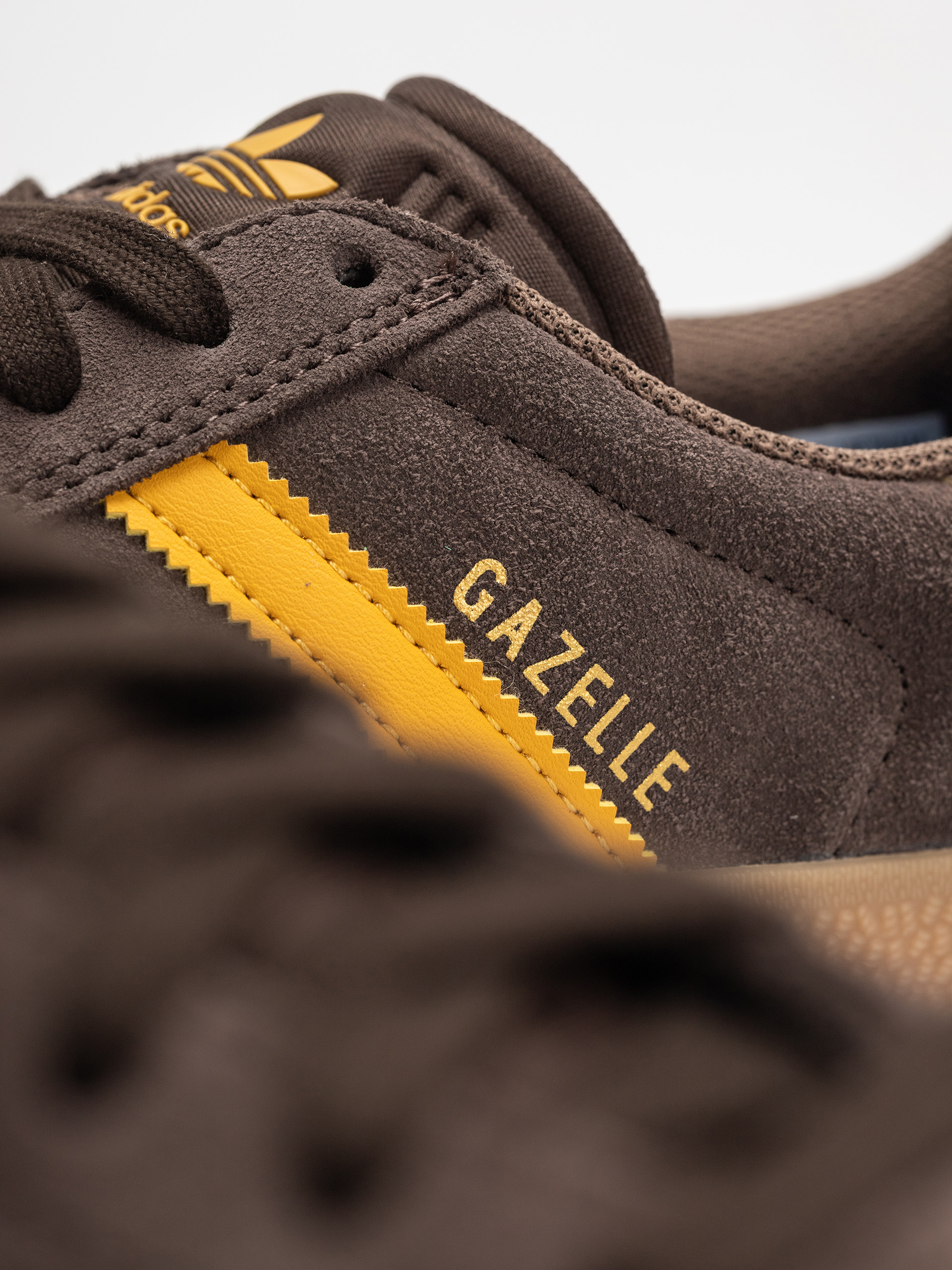 Boty adidas Gazelle ADV (crywht/crywht/gum4)