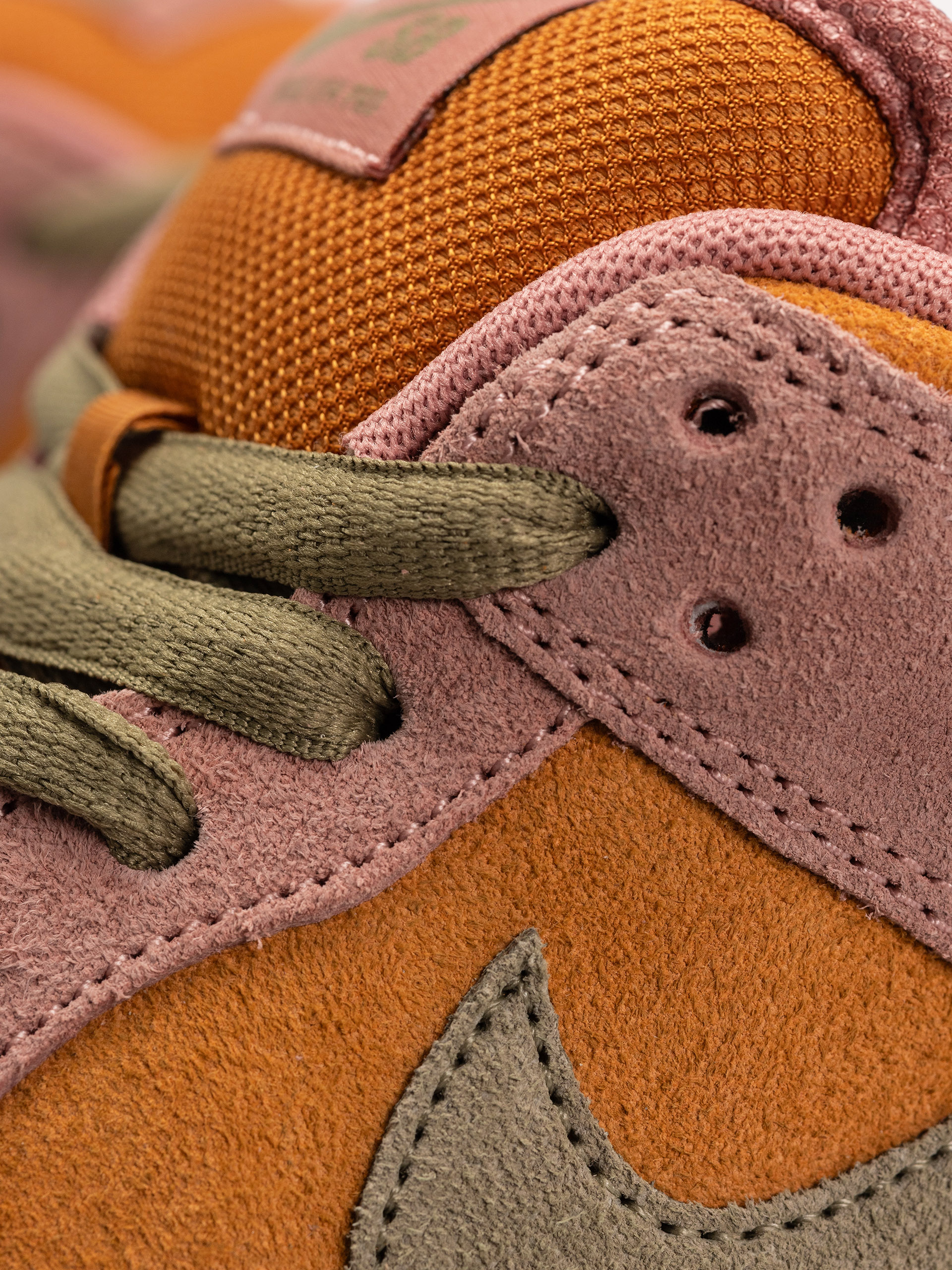 Boty Nike SB Dunk Low Pro (red stardust/neutral olive monarch)