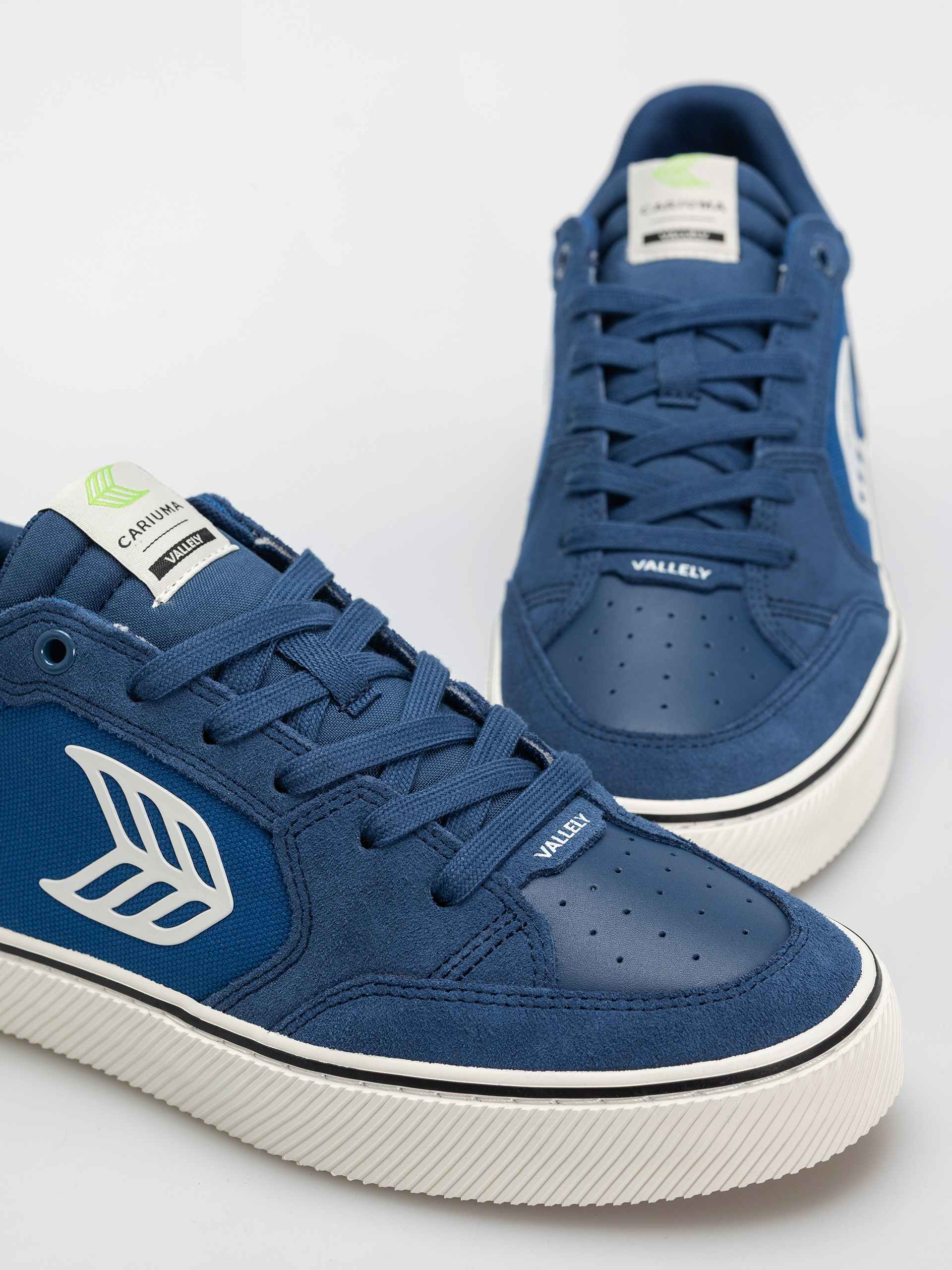 Boty Cariuma Vallely Pro (mystery blue suede and cordura off white logo)