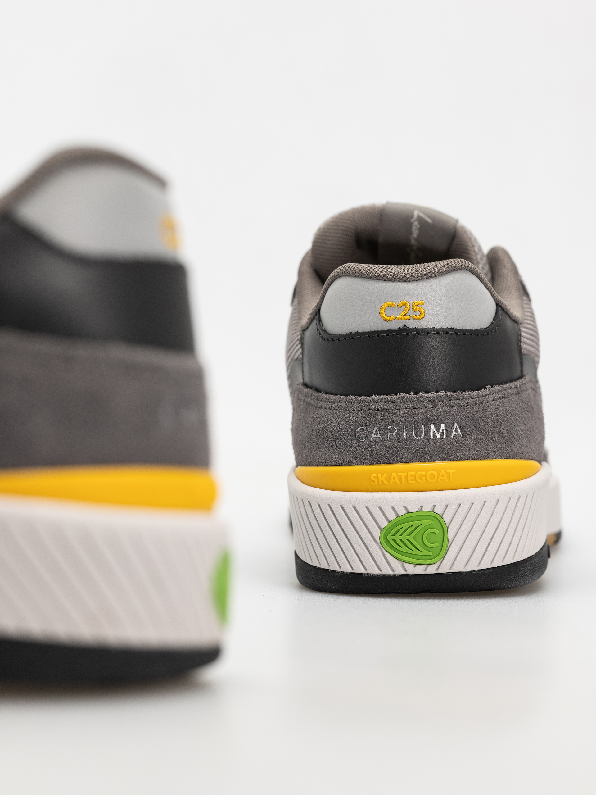Boty Cariuma Skategoat C25 Pro (charcoal grey suede light grey mesh ice logo yellow)