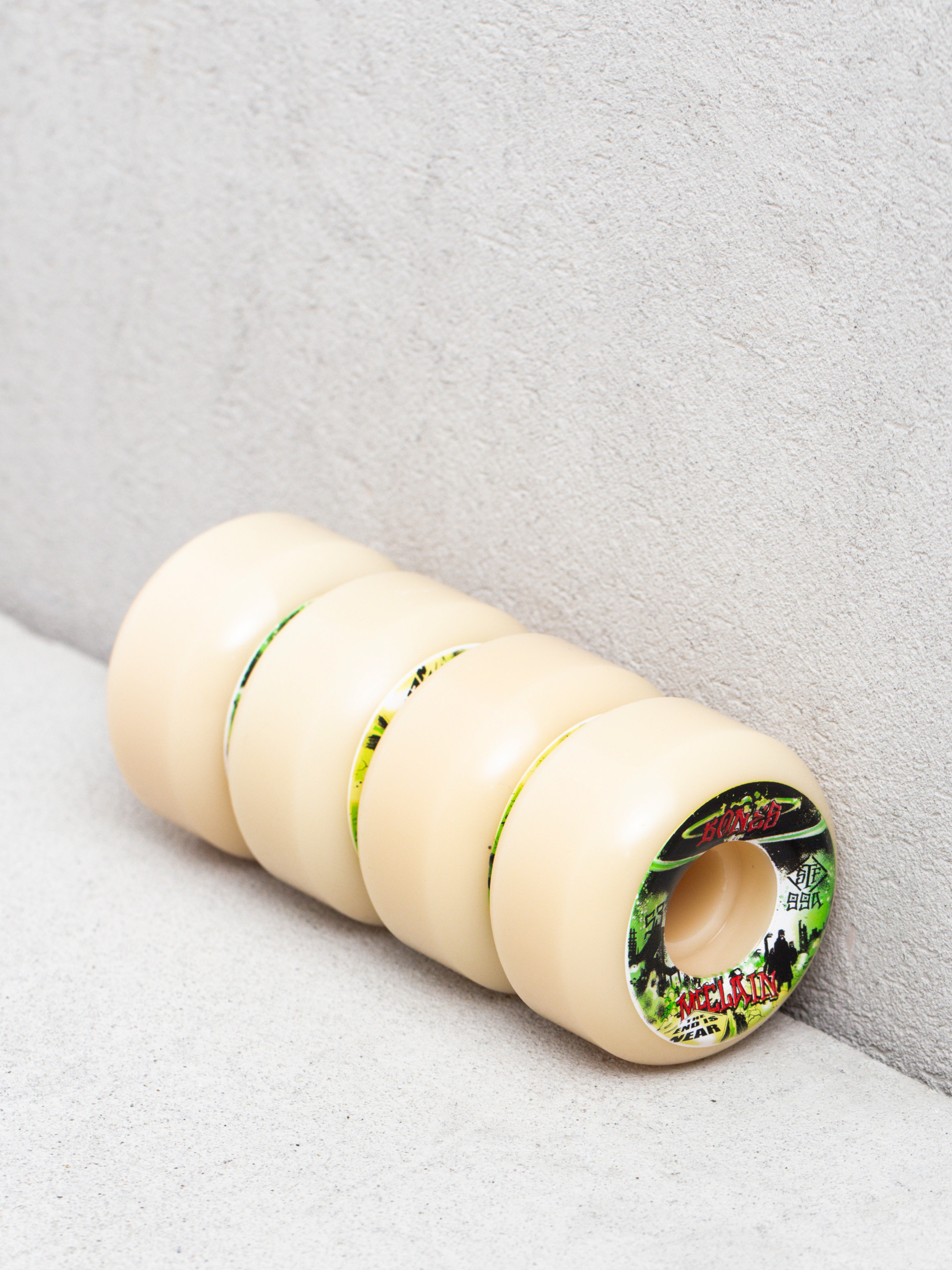 Kolečka Bones Mcclain Apolcalypse V5 Sdecut Stf 99A (white/green)