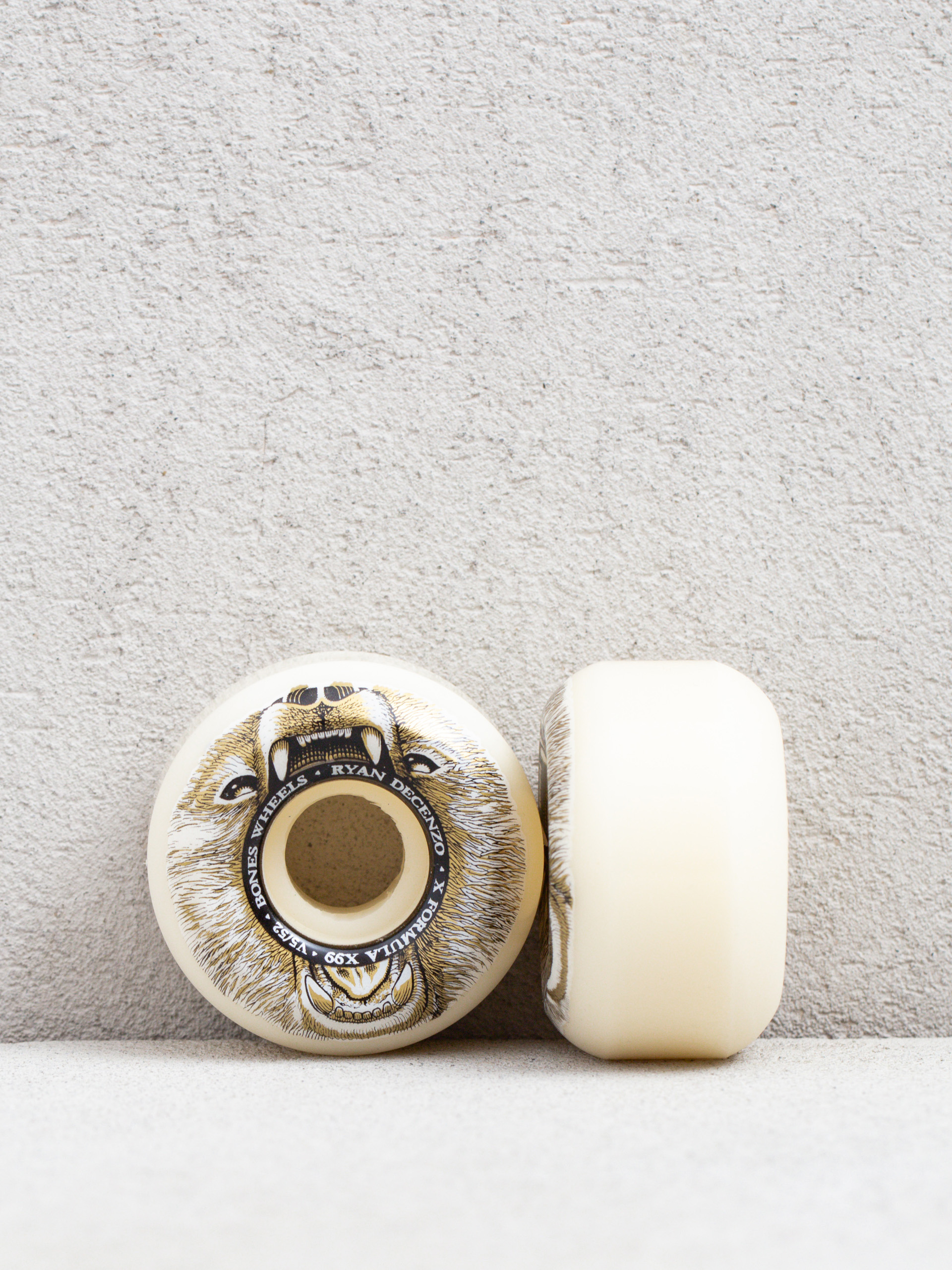 Kolečka Bones X Formula Decenzo Bear Grills V5 Sidecut 99A (natural)