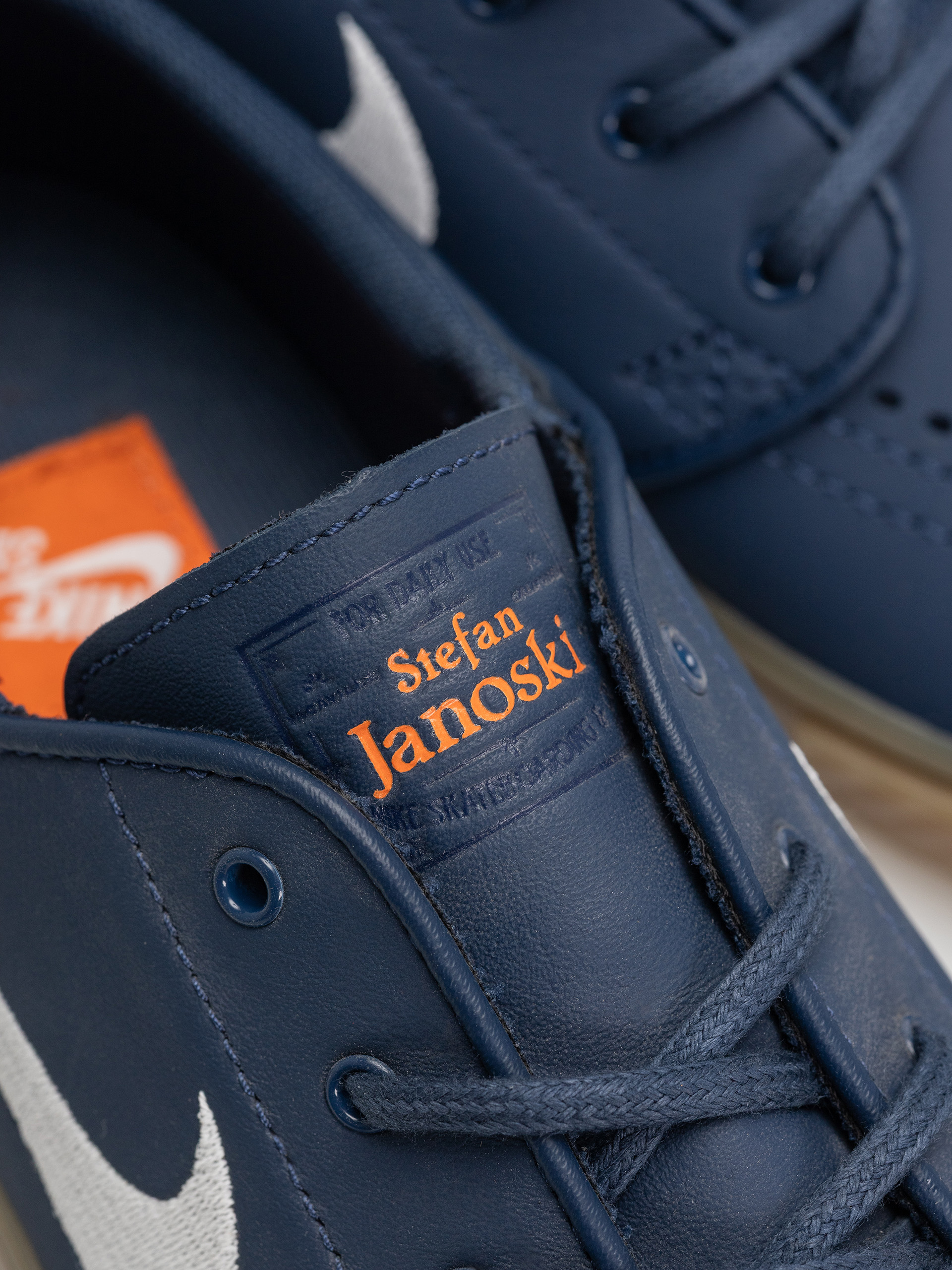 Boty Nike SB Zoom Janoski Og+ Iso (navy/white navy gum light brown)