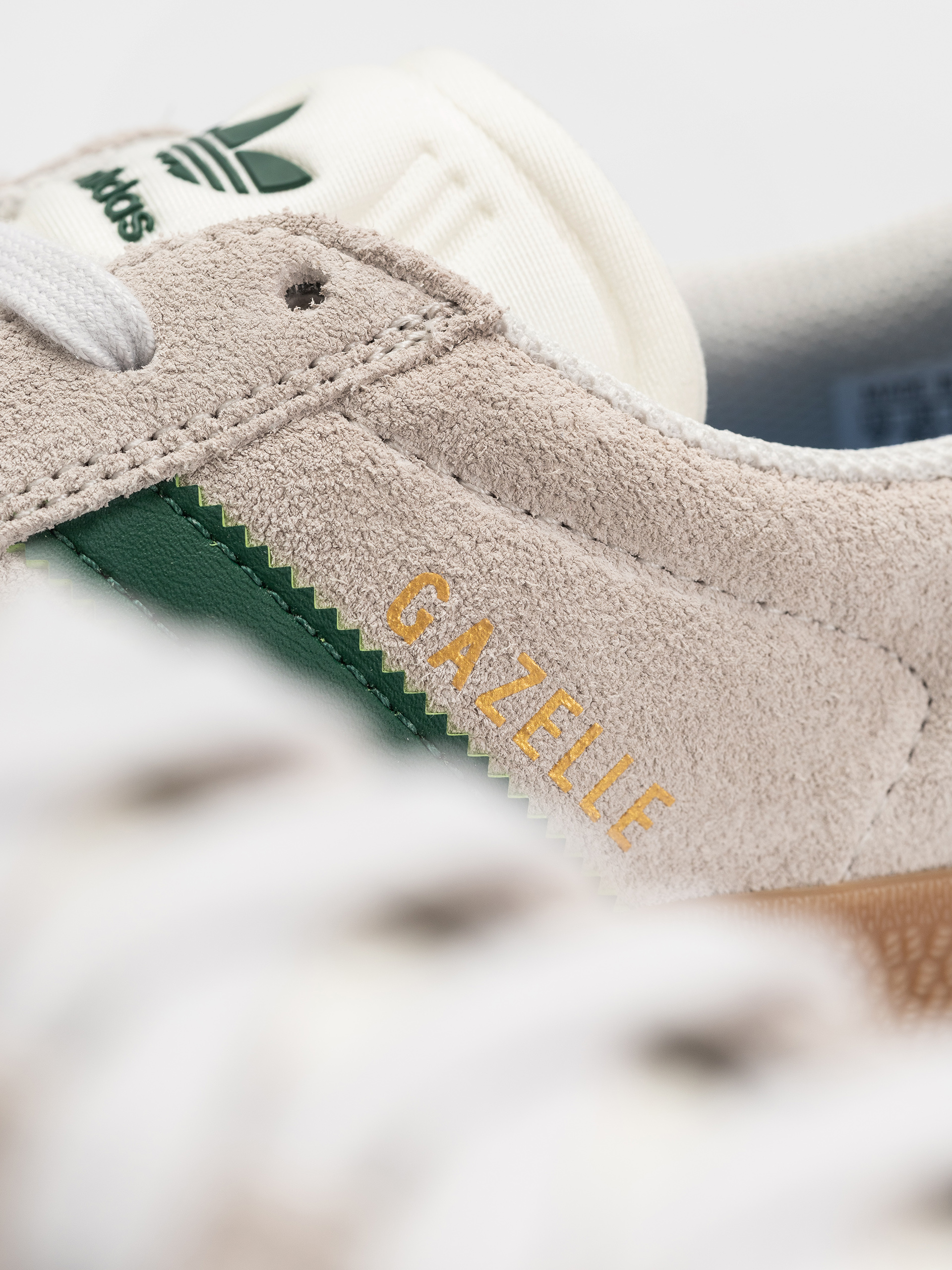 Boty adidas Gazelle ADV (crywht/crywht/gum4)
