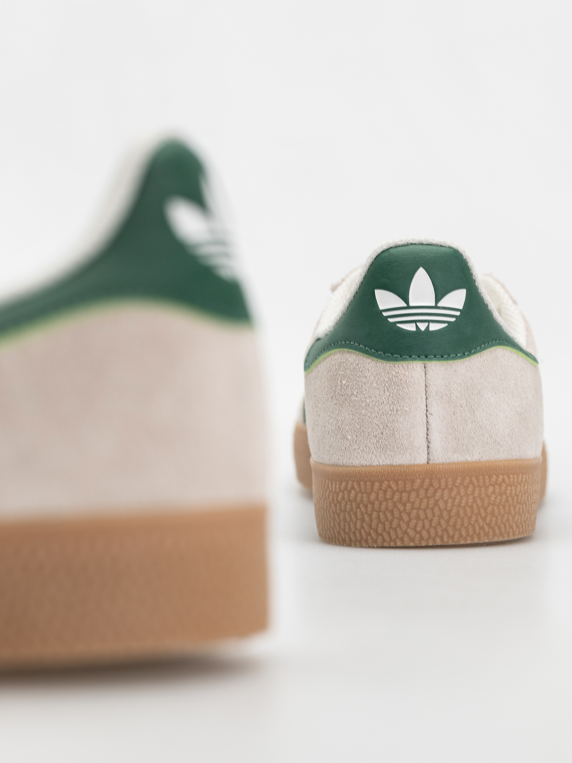 Boty adidas Gazelle ADV (crywht/crywht/gum4)