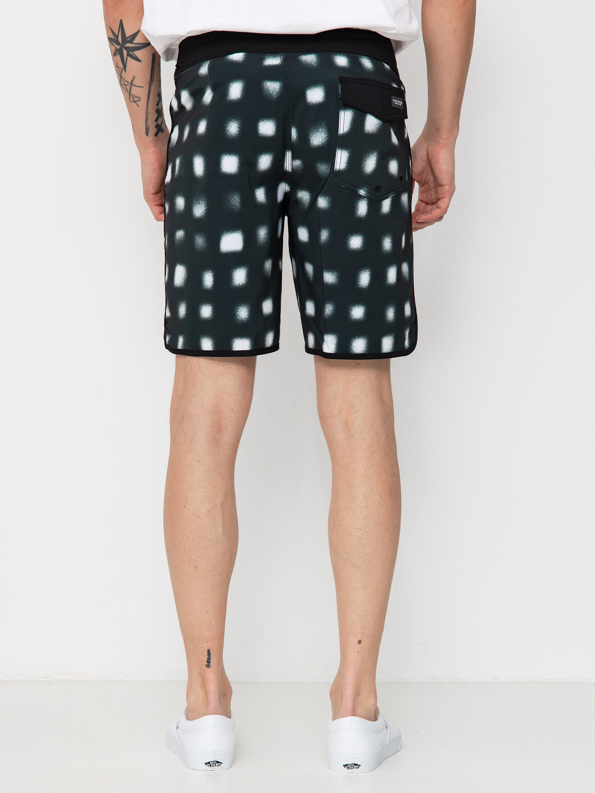 Plážové kraťasy Volcom Infuse Scallop Mod 19 (black)