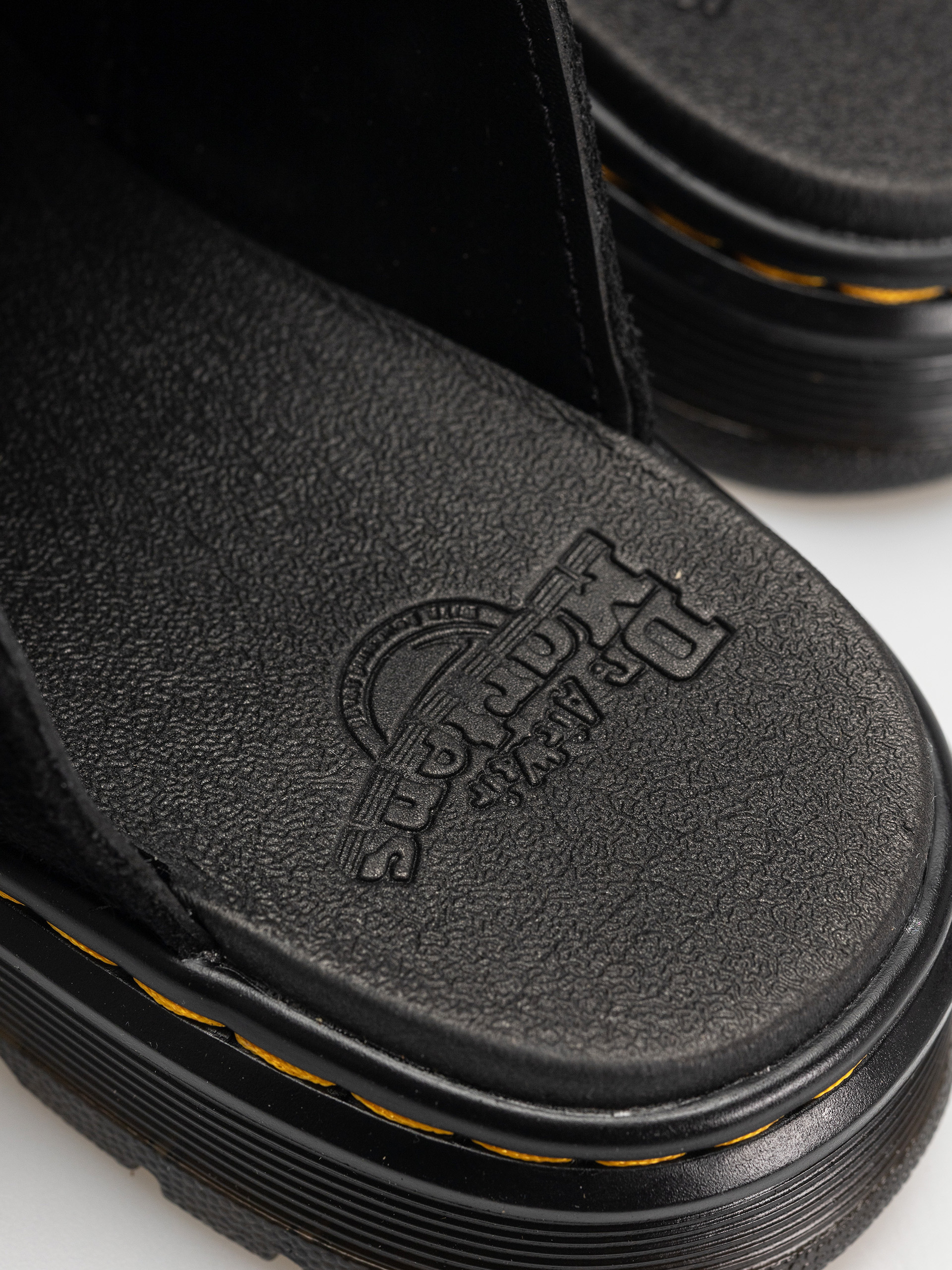 Boty Dr. Martens Brookline Mule (black bronx suede)