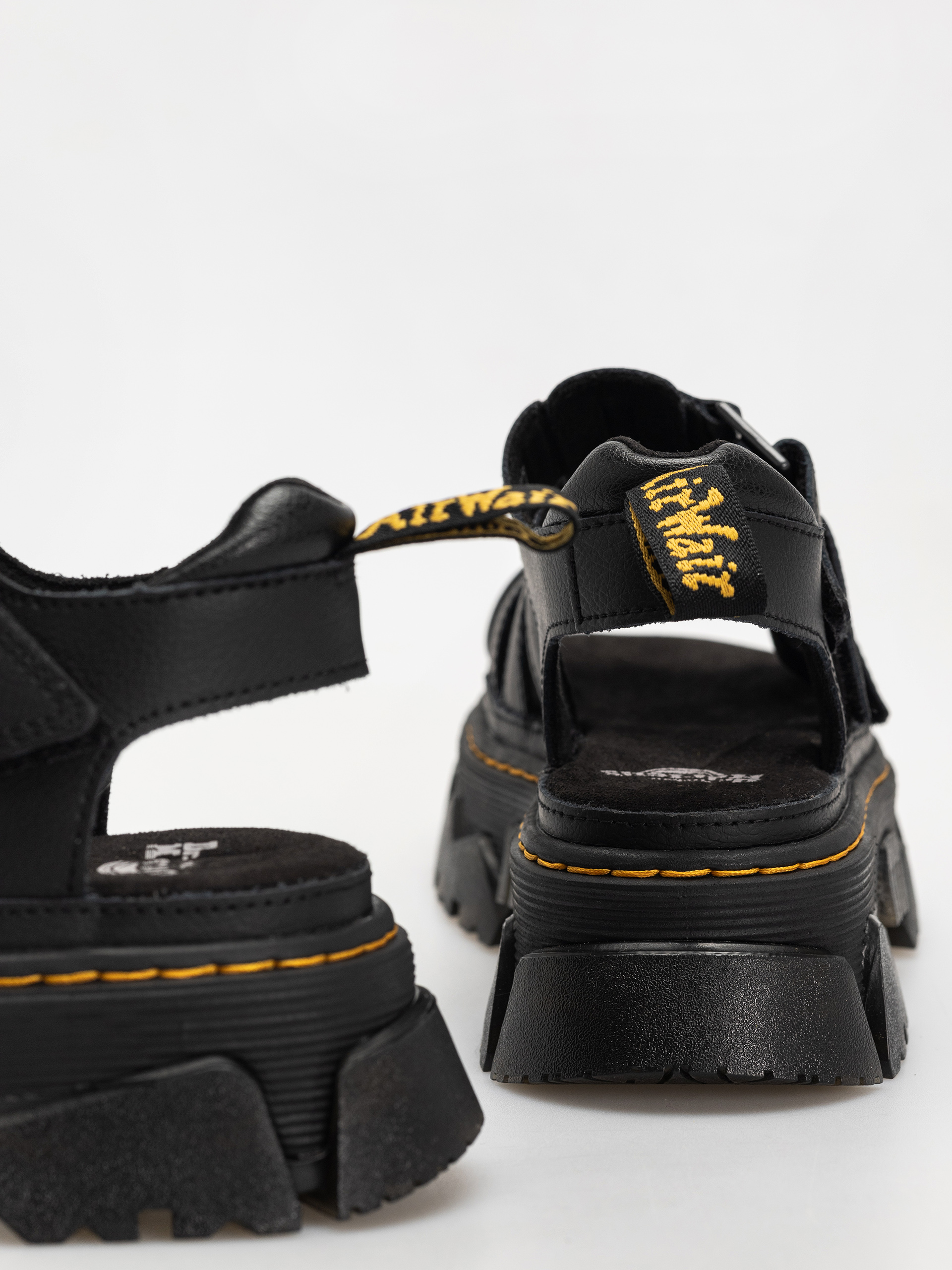 Sandaly Dr. Martens Mattison 3 Strap Wmn (black athena)