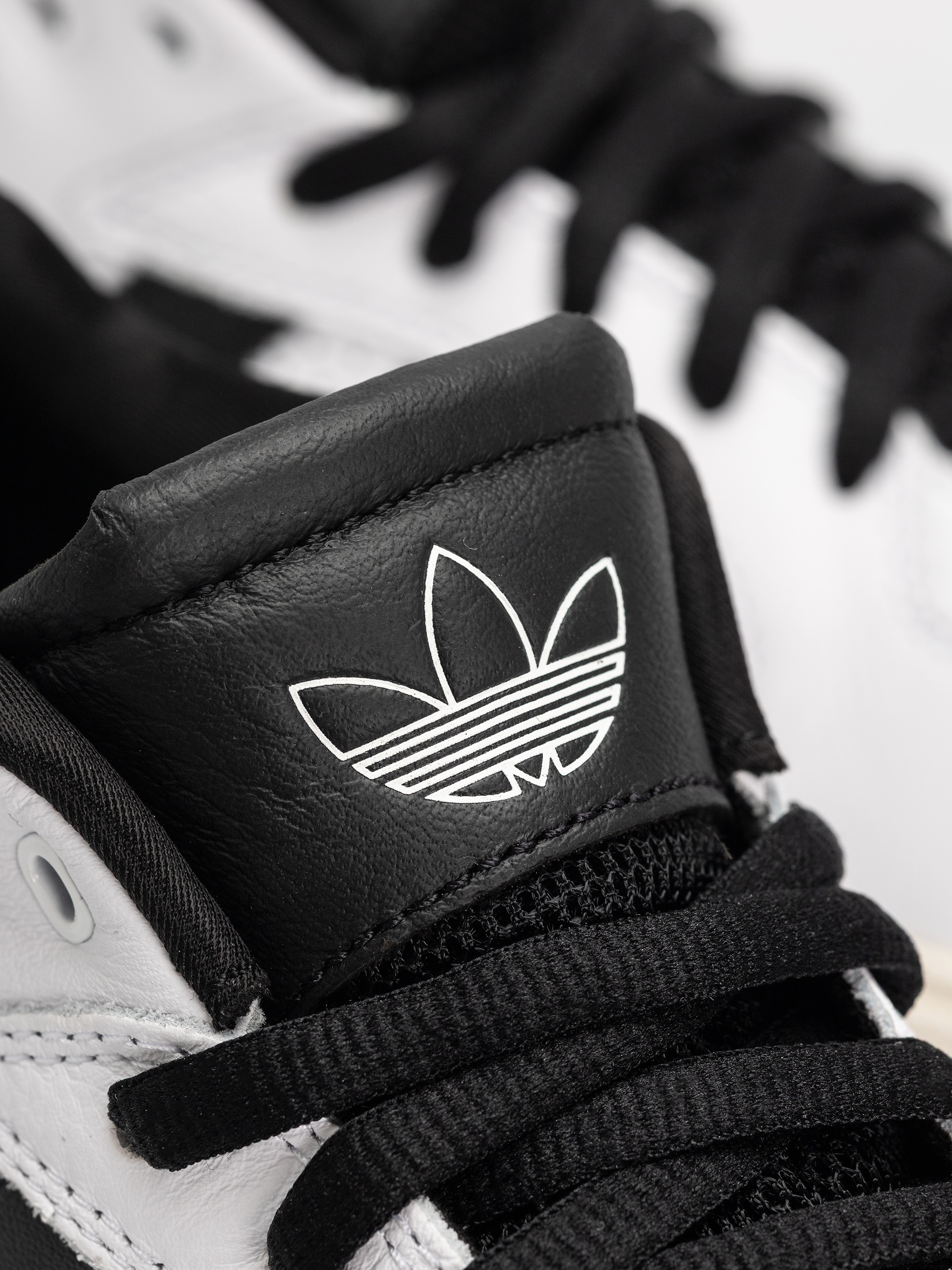 Boty adidas Tyshawn (ftwwht/cblack/ftwwht)