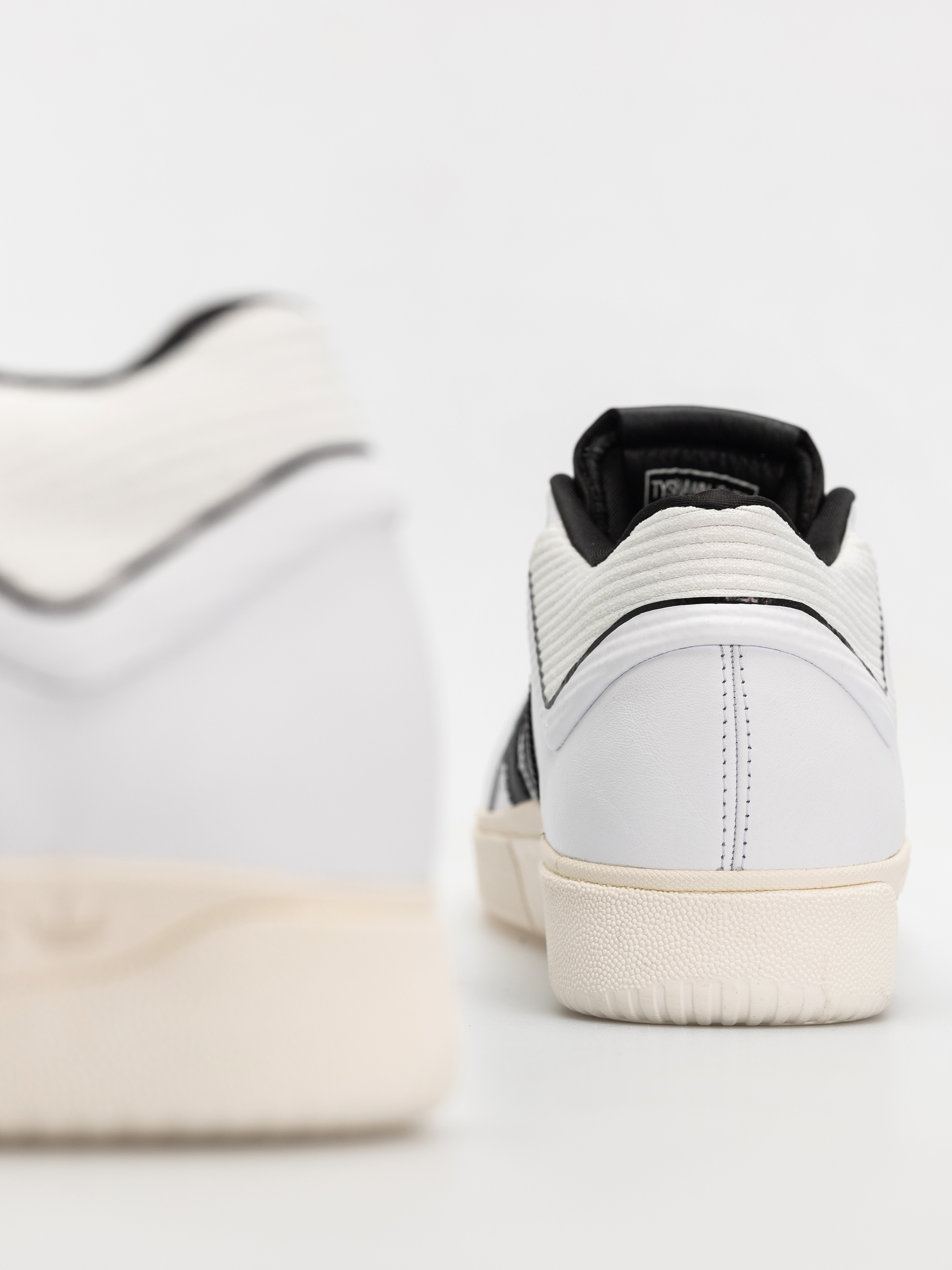 Boty adidas Tyshawn (ftwwht/cblack/ftwwht)