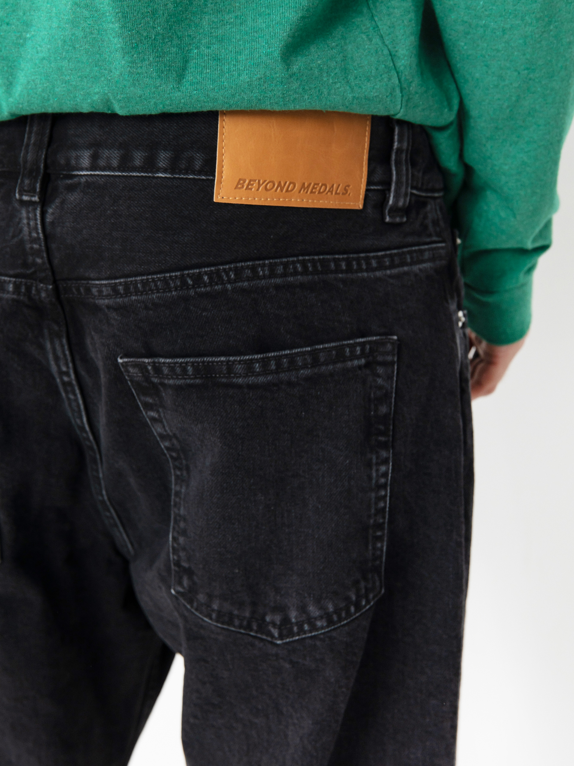 Kalhoty Beyond Medals Loose Jeans (black)