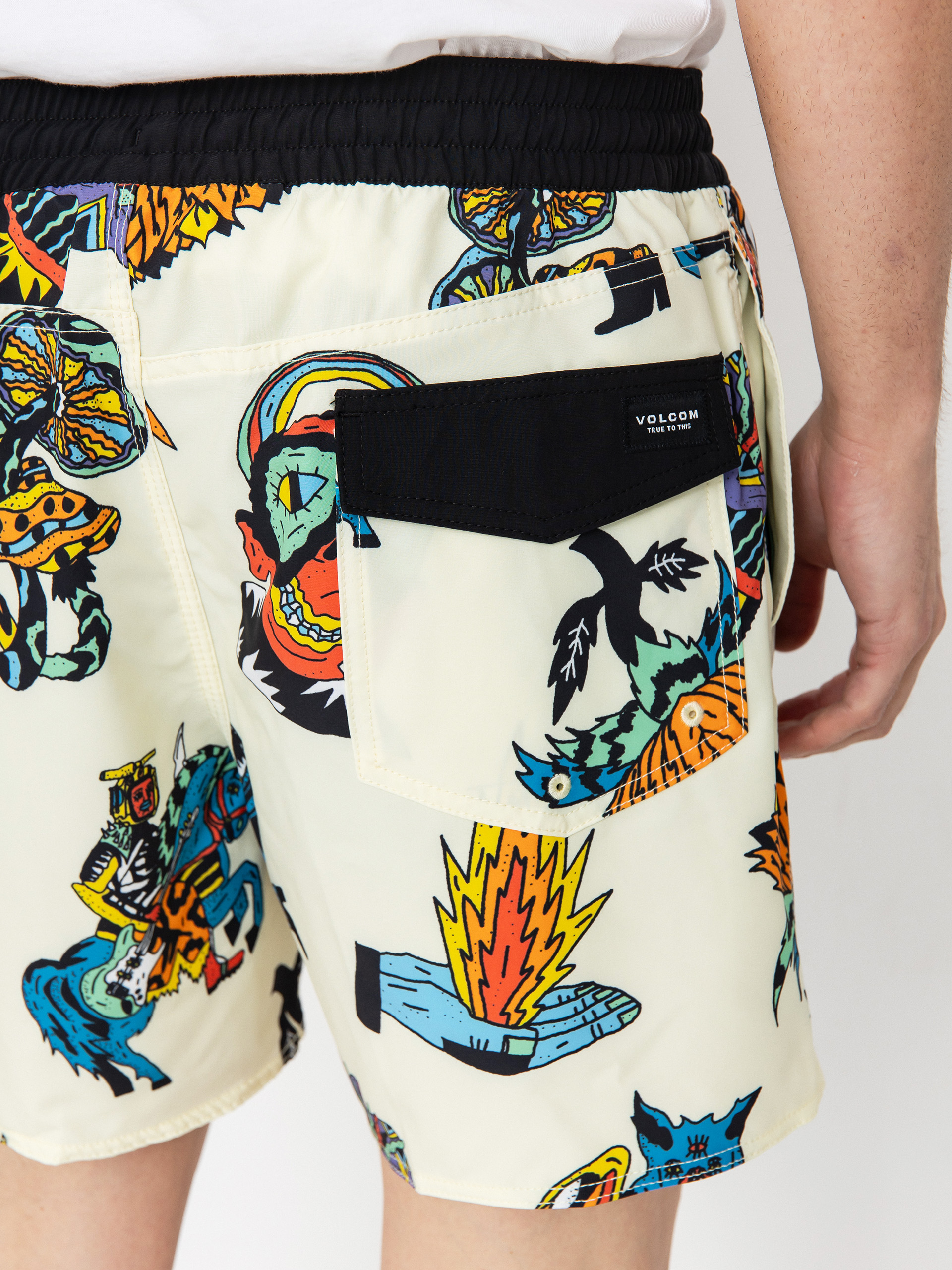 Kraťasy Volcom Fa Bob Mollema Trunk 16 (light beige)