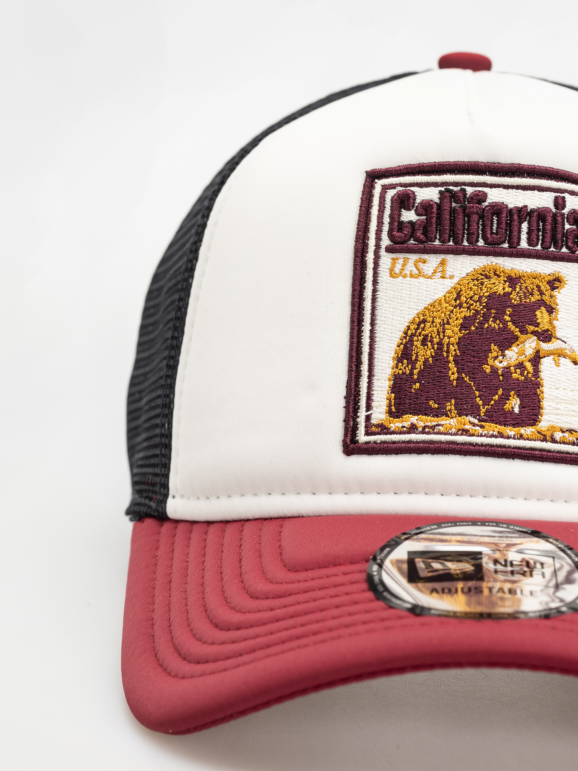 Kšiltovka  New Era Graphic Patch Trucker (red/white/black)