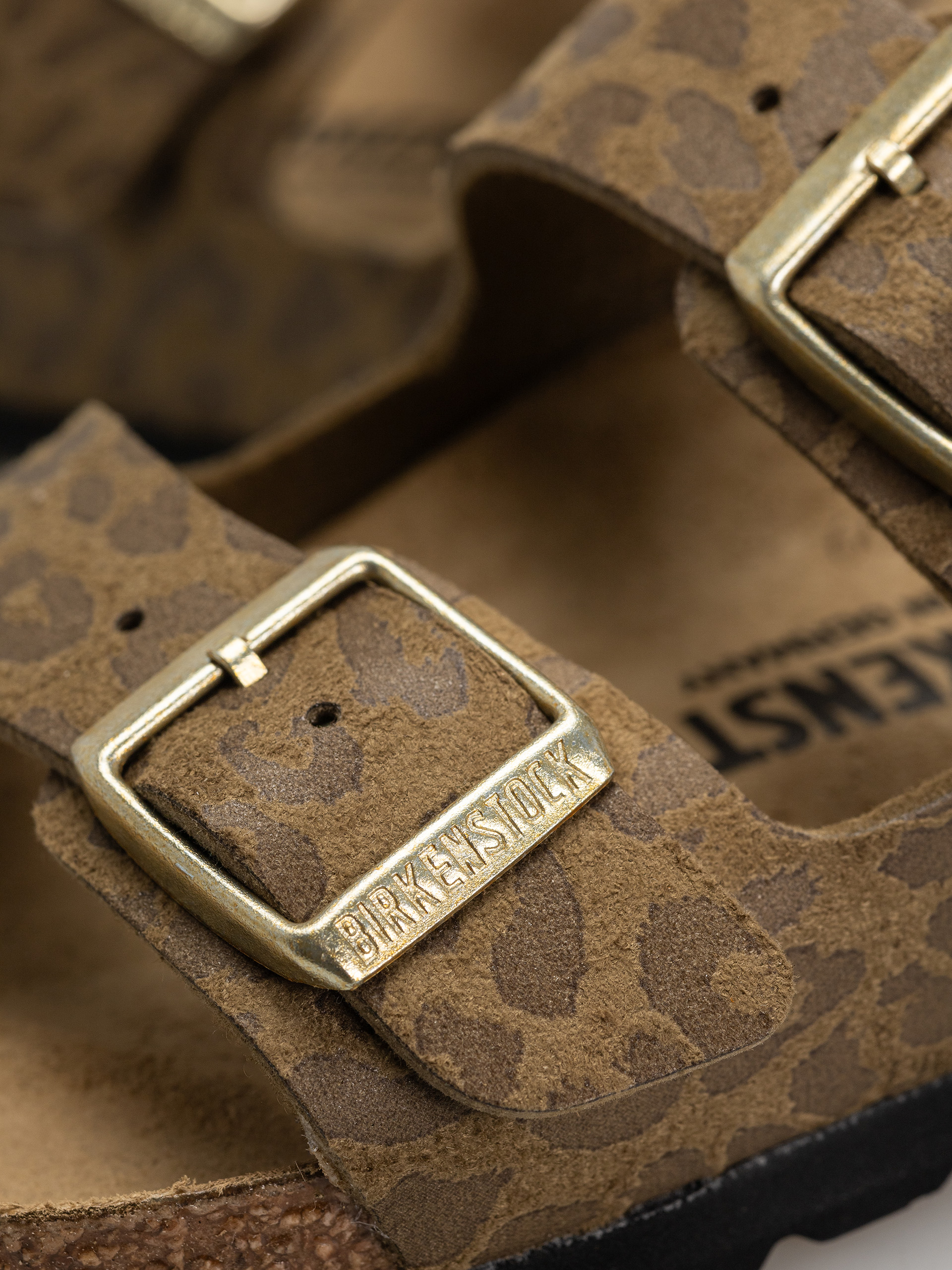 Plážovky Birkenstock Arizona Synthetics Narrow Wmn (leo khaki)