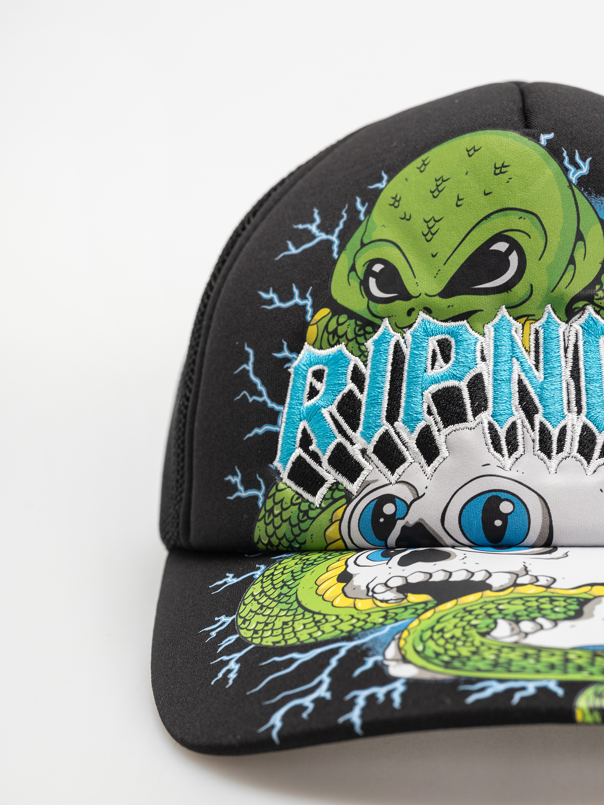 Kšiltovka  RipNDip Skull And Bones Trucker (black)