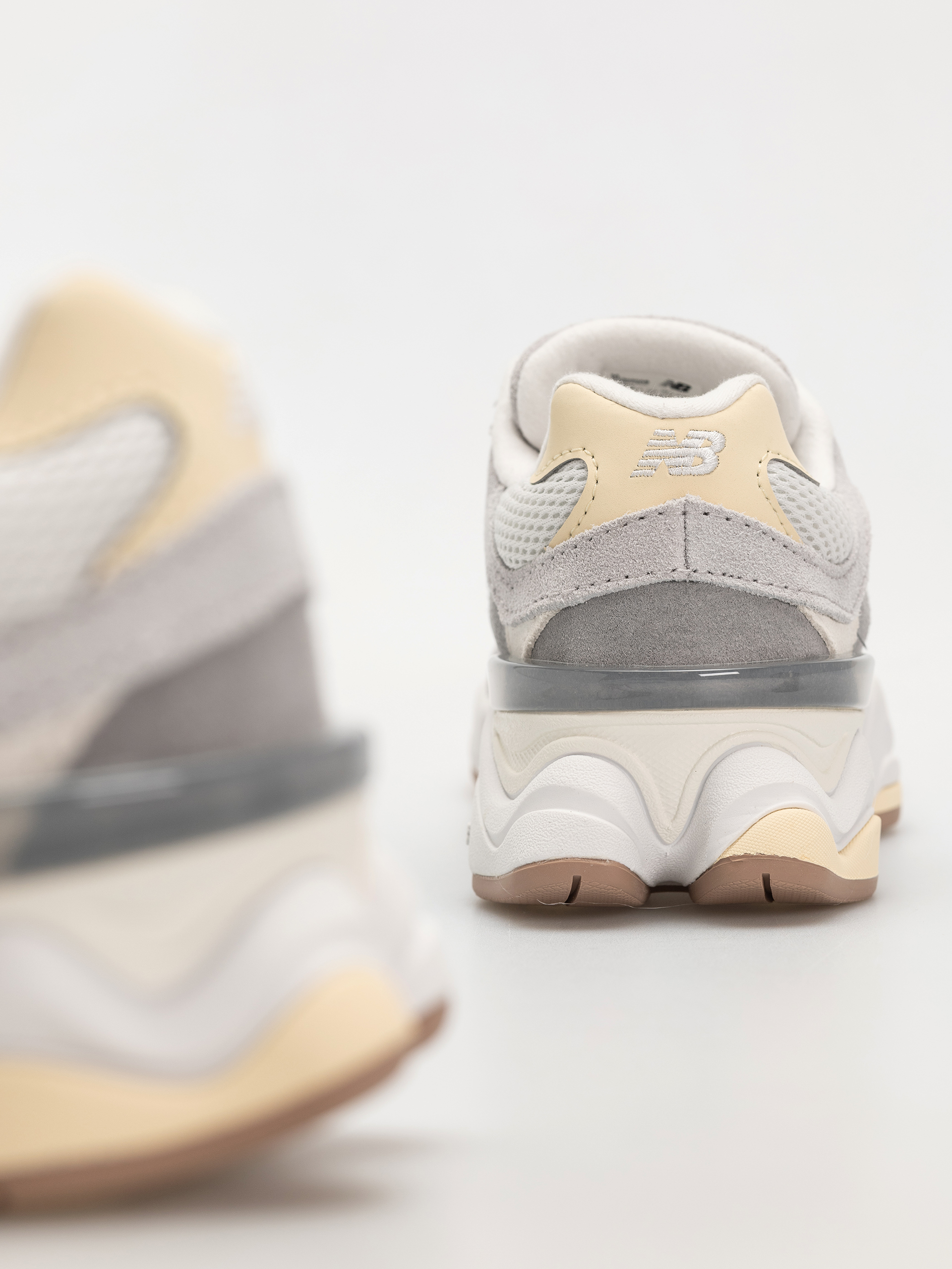 Boty New Balance 9060 JR (sea salt)