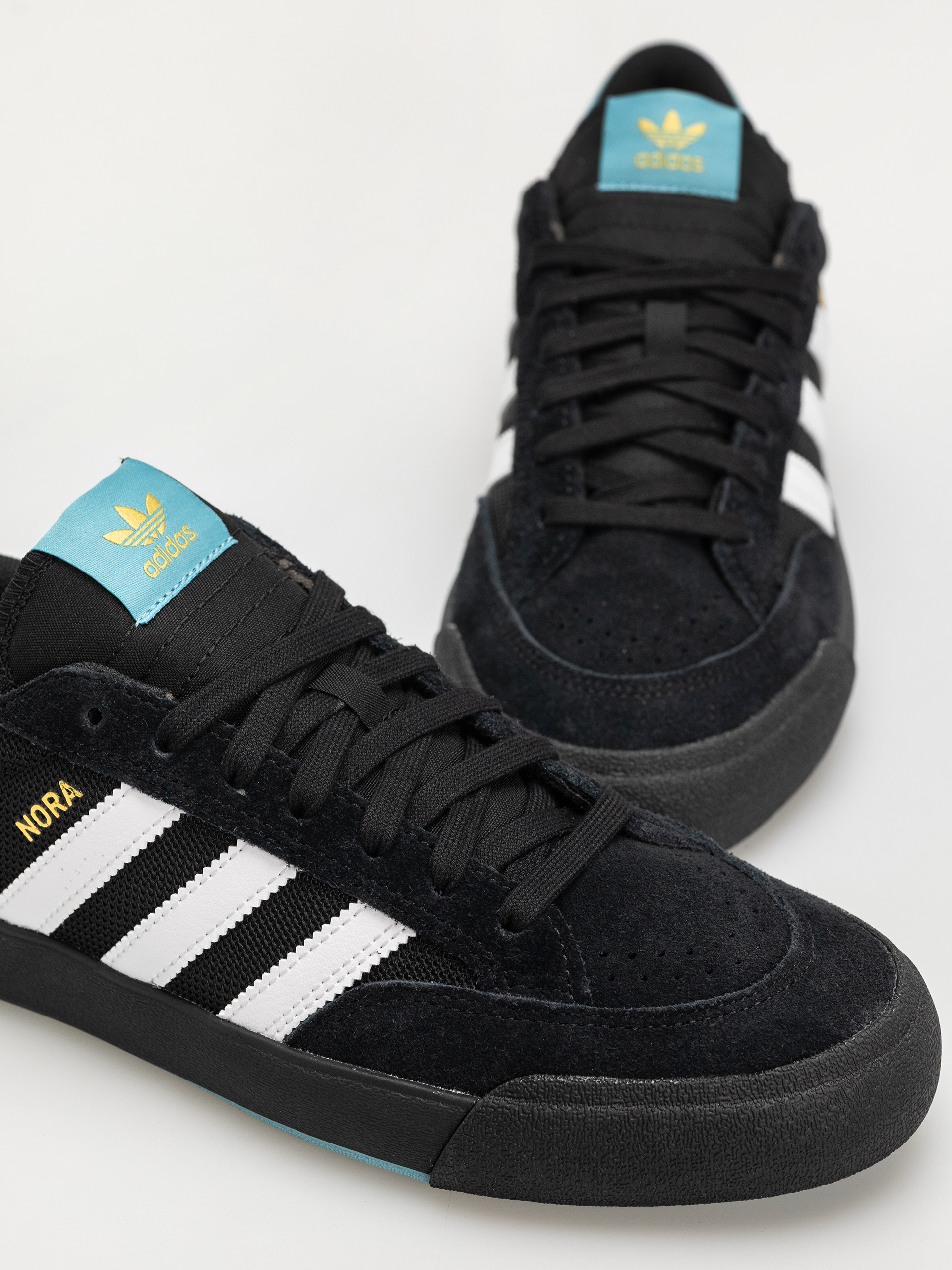 Boty adidas Nora (cblack/ftwwht/goldmt)