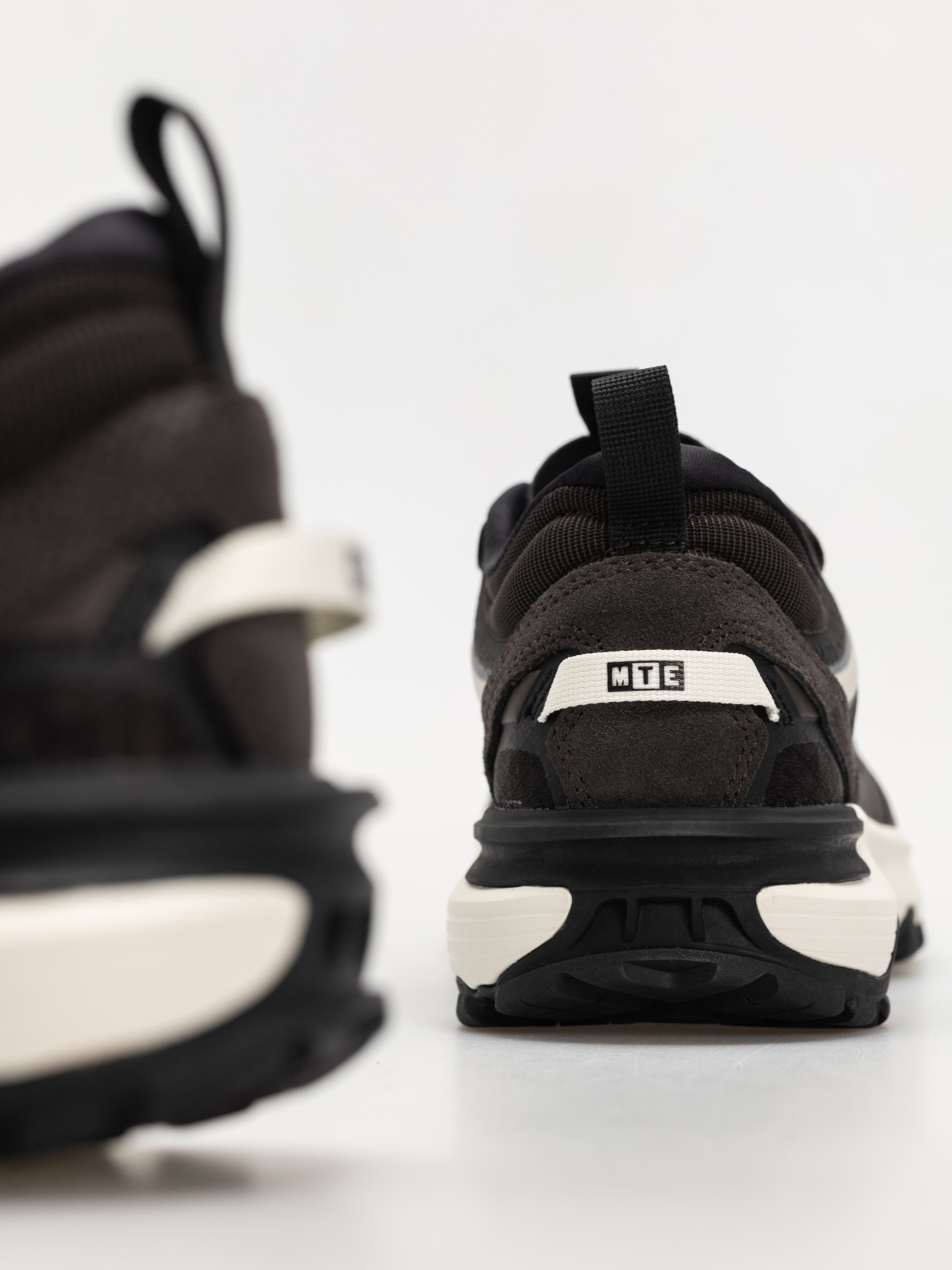 Boty Vans Mte Crosspath Xc (washed black)