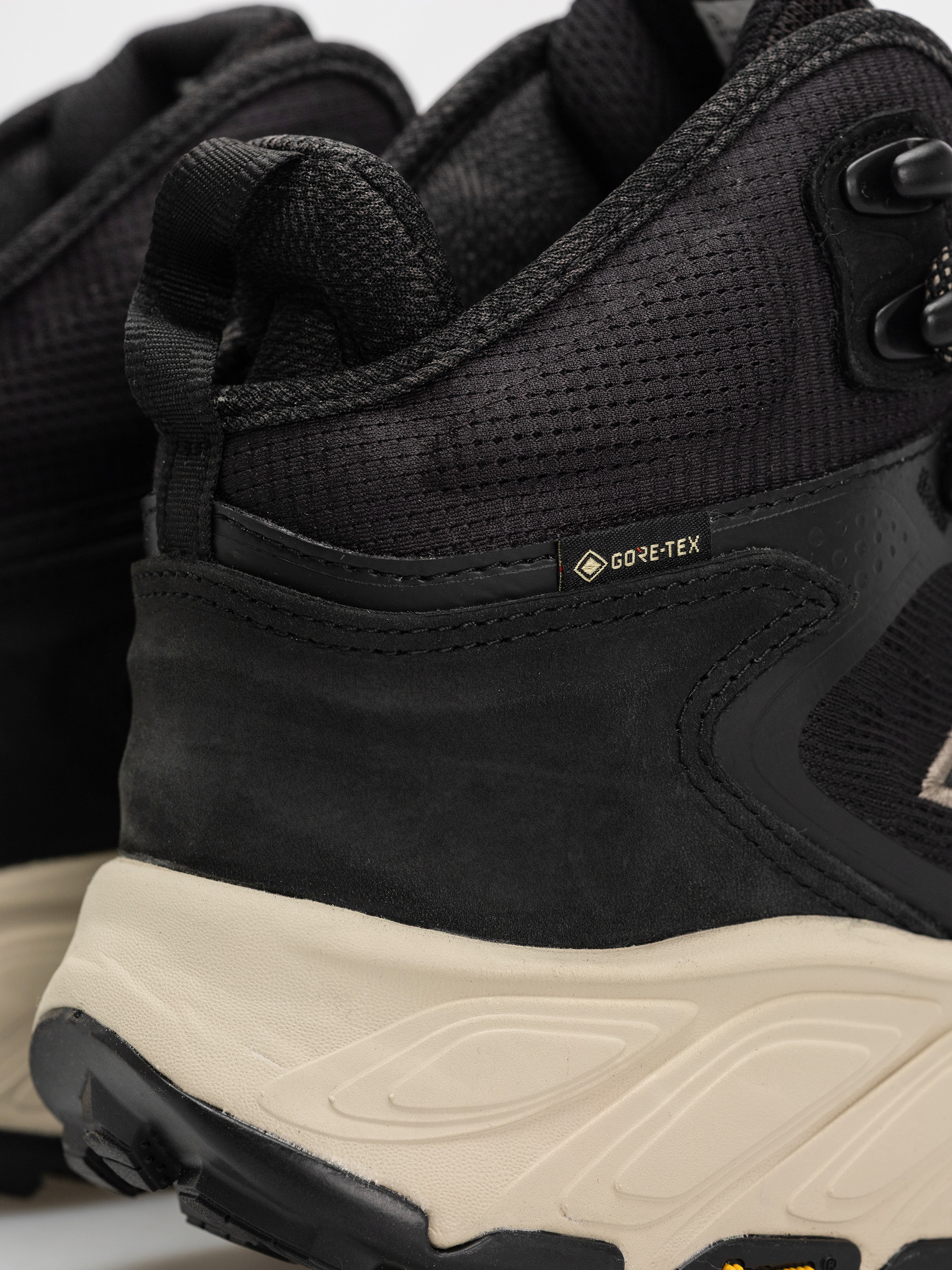 Boty New Balance Fresh Foam X Hierro V9 Hiker Gore-Tex (black)