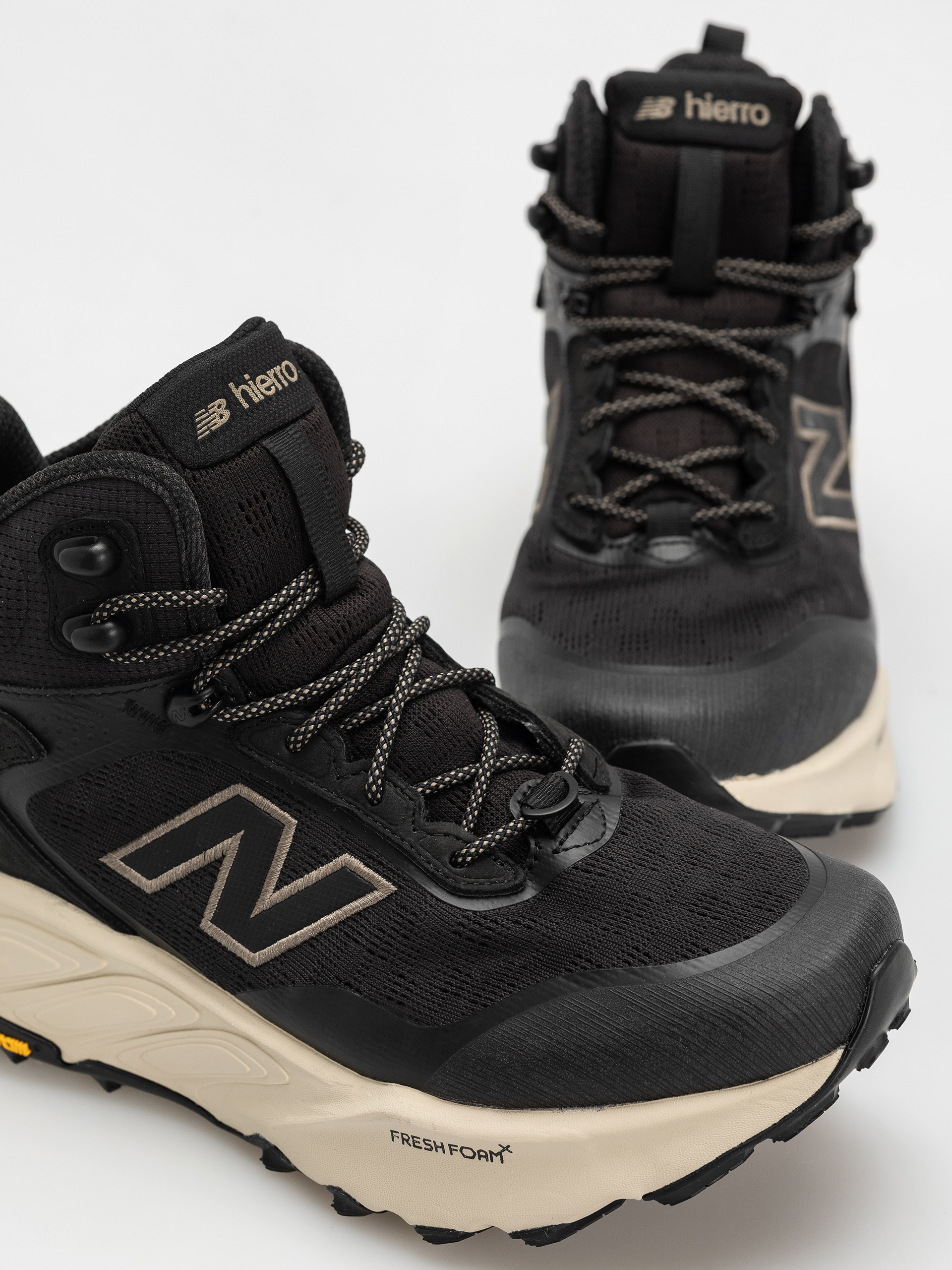 Boty New Balance Fresh Foam X Hierro V9 Hiker Gore-Tex (black)