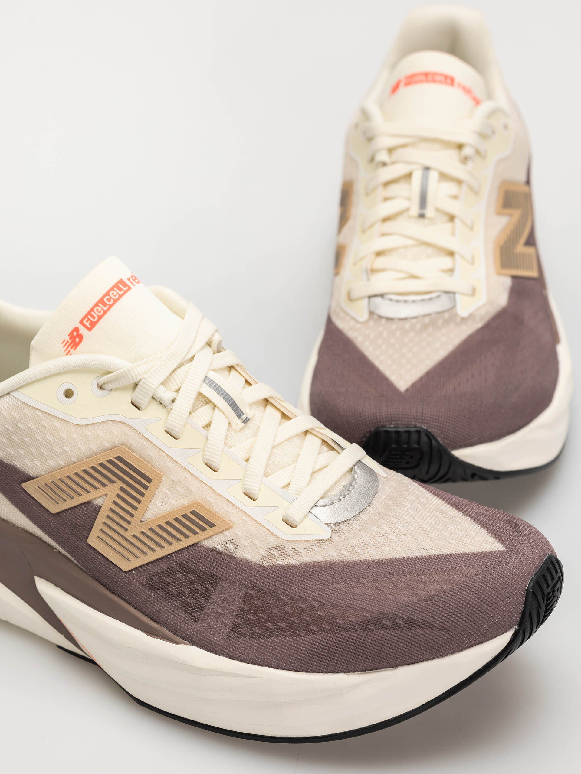 Boty New Balance Fuelcell Rebel V5 (angora)