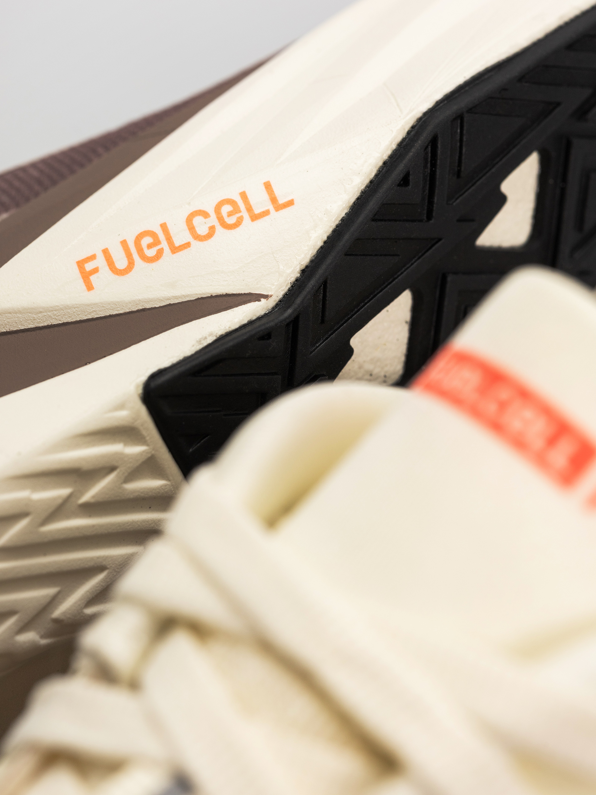 Boty New Balance Fuelcell Rebel V5 (angora)
