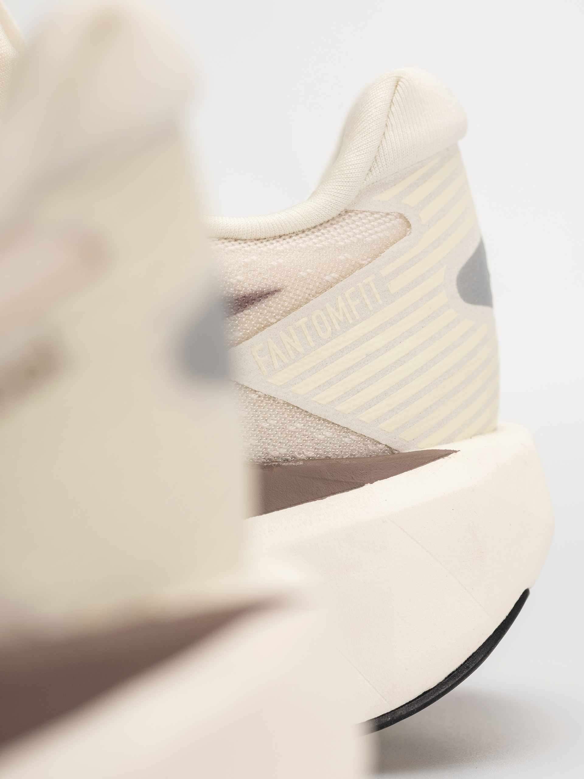 Boty New Balance Fuelcell Rebel V5 (angora)