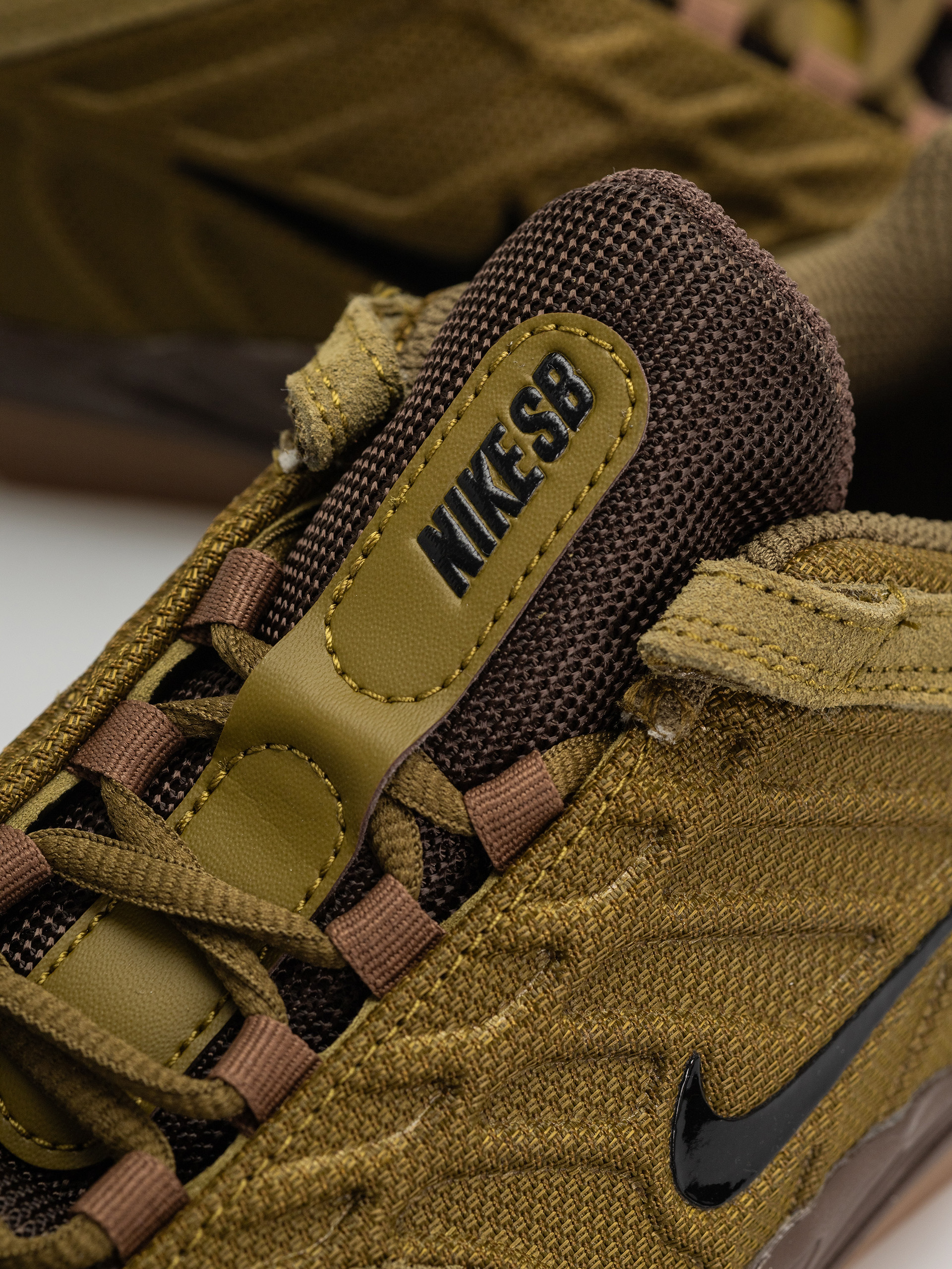 Boty Nike SB Vertebrae (olive flak/black baroque brown)