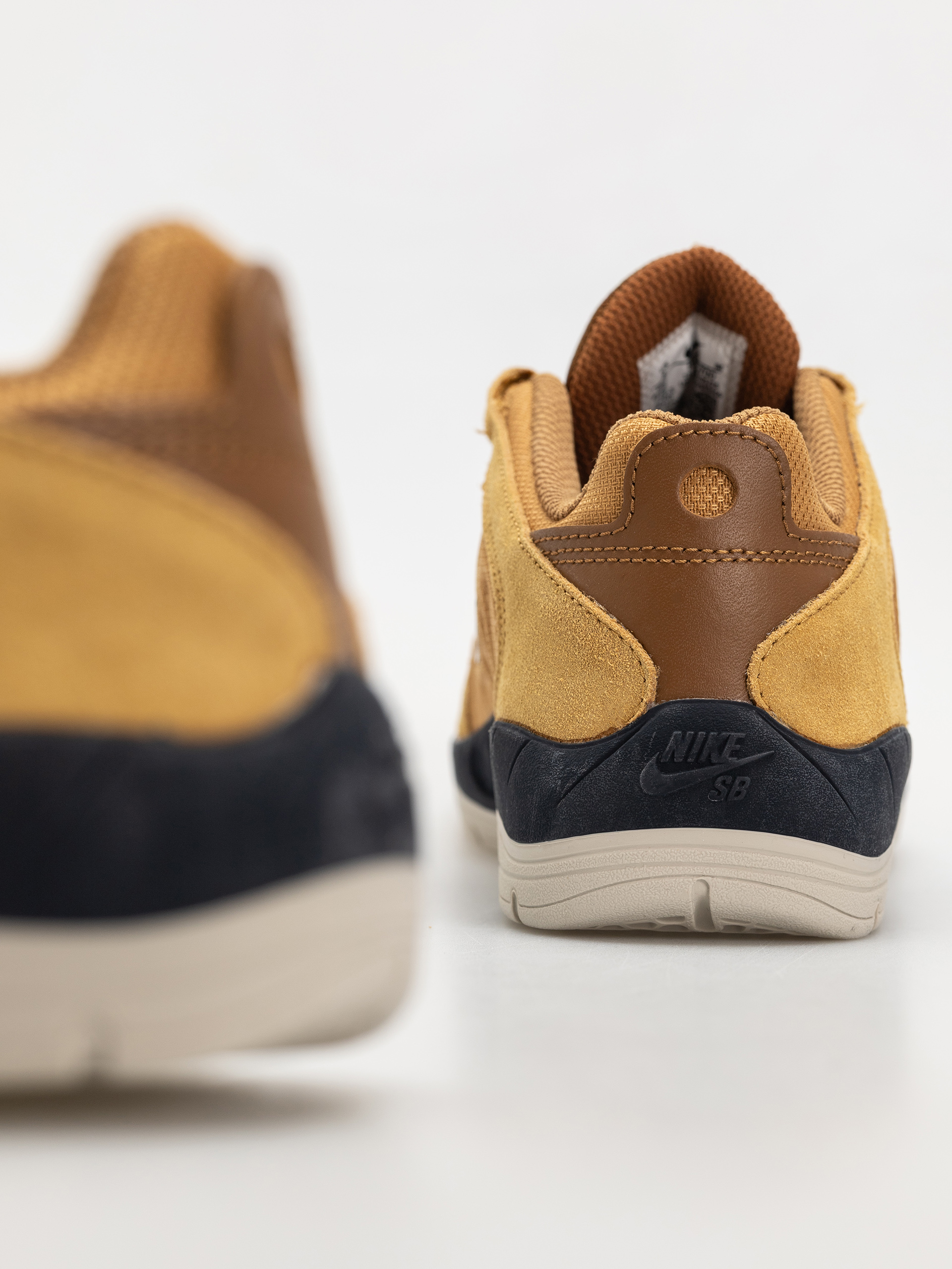 Boty Nike SB Vertebrae (wheat/black lt british tan obsidian)