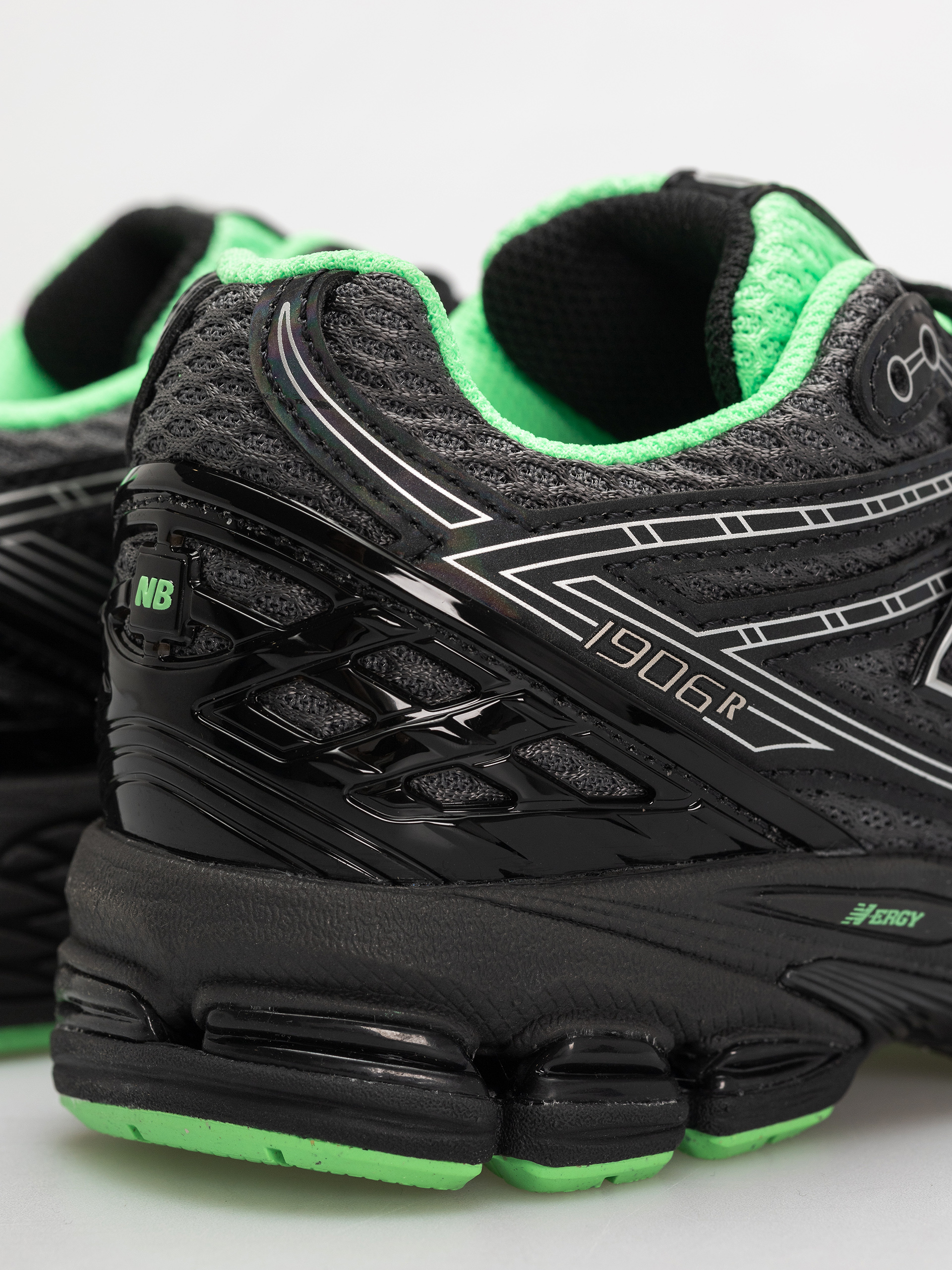 Boty New Balance 1906 JR (black)