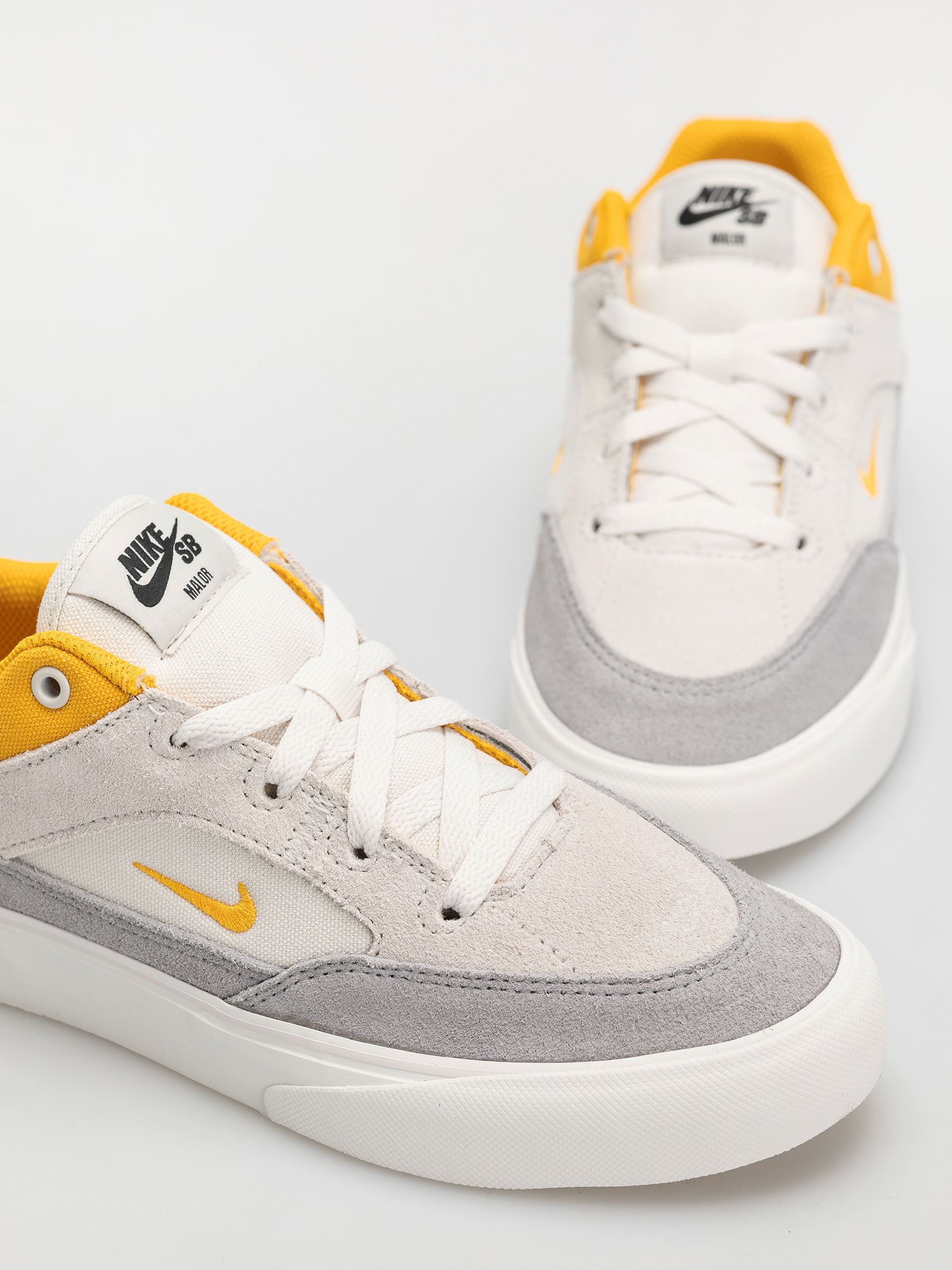 Boty Nike SB Malor JR (platinum tint/university gold wolf grey)