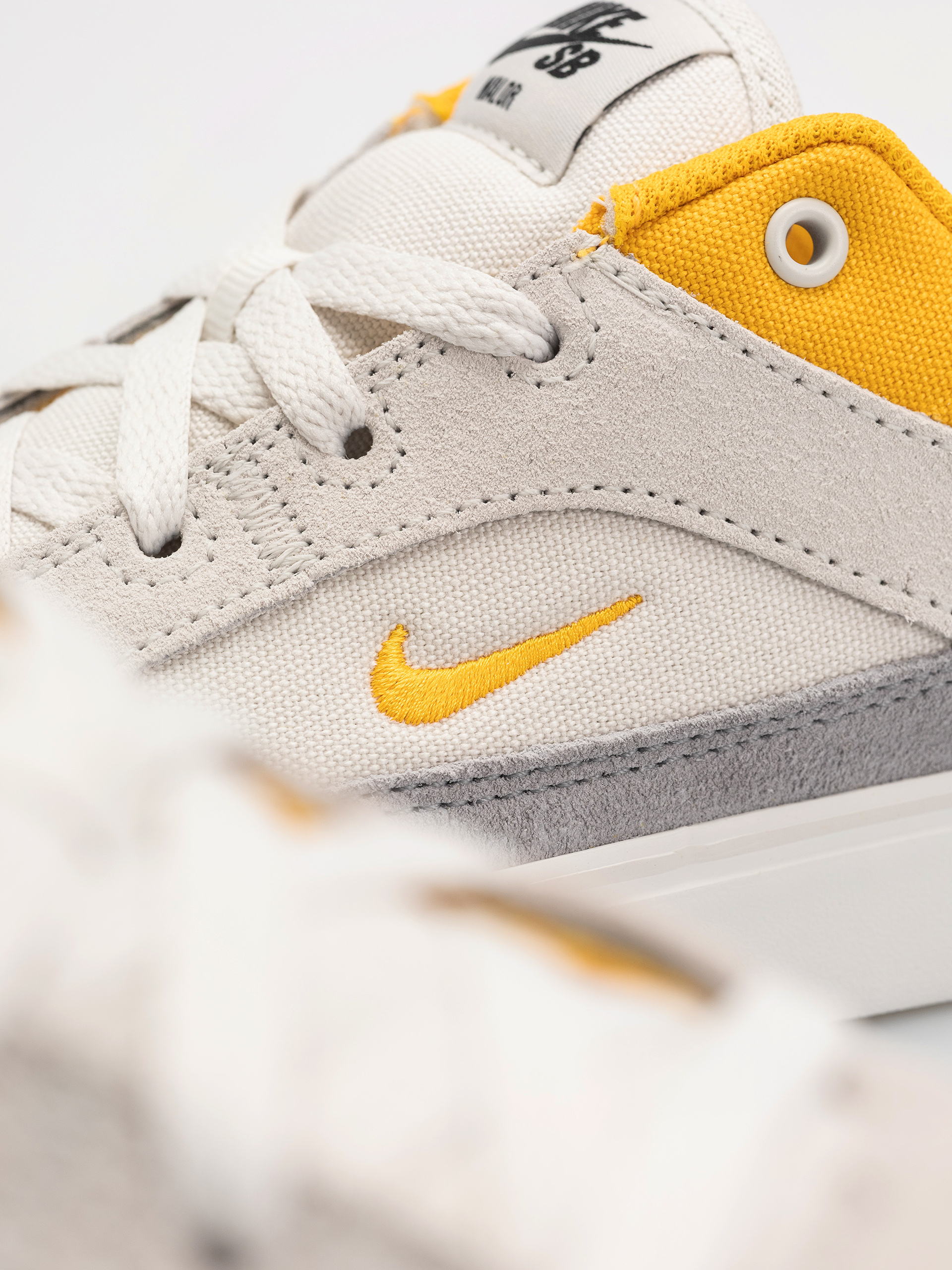 Boty Nike SB Malor JR (platinum tint/university gold wolf grey)