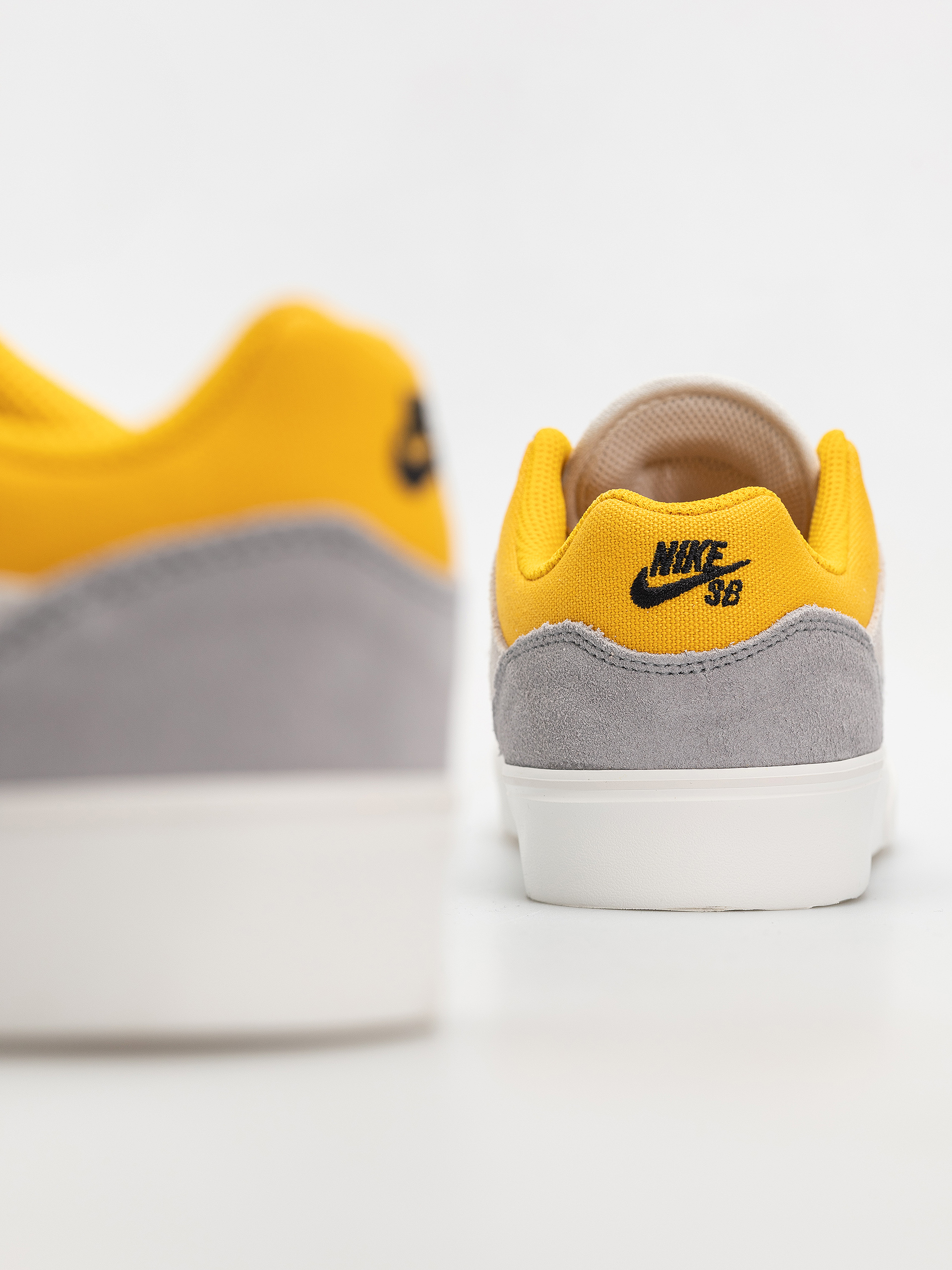Boty Nike SB Malor JR (platinum tint/university gold wolf grey)