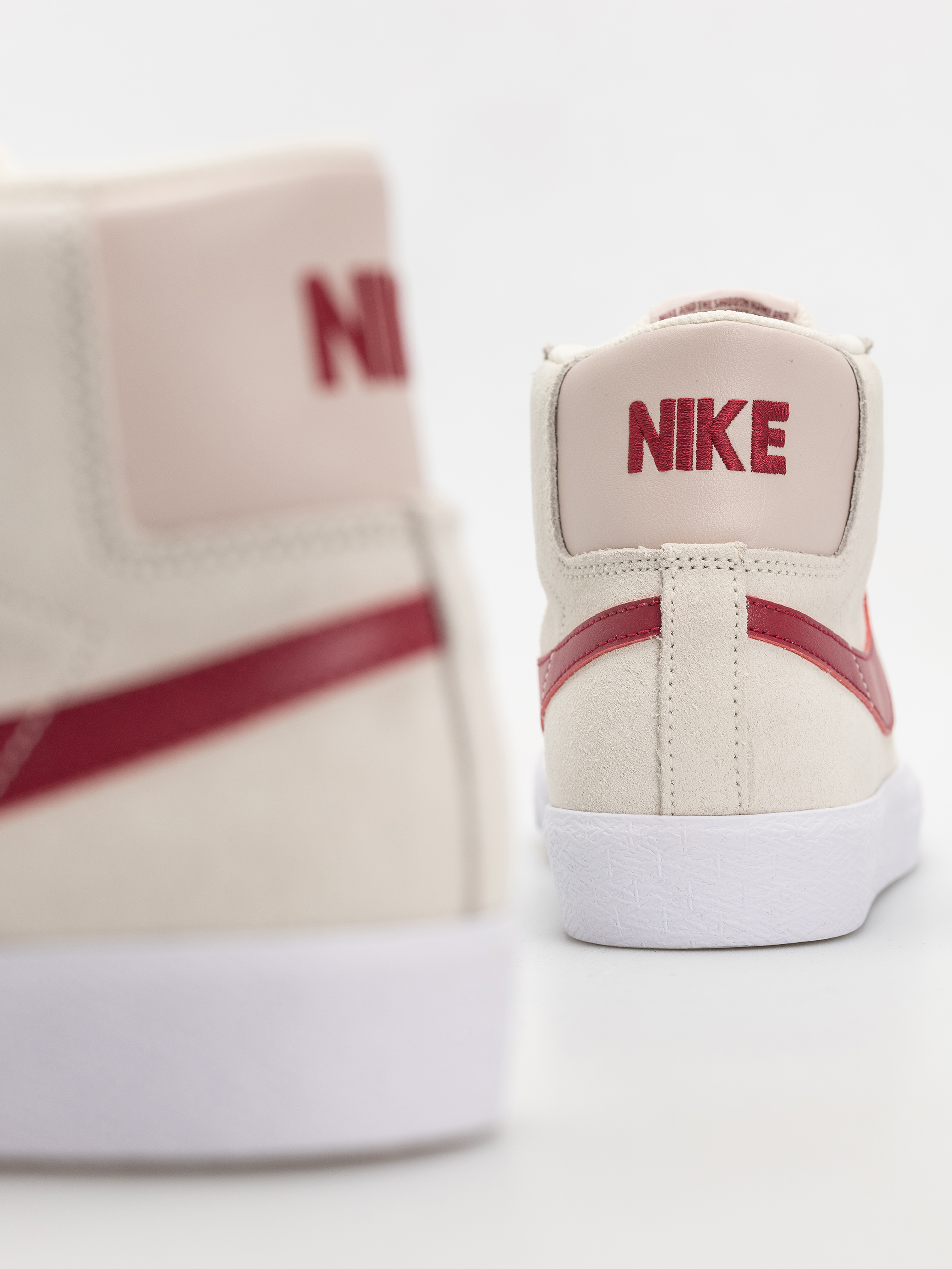 Boty Nike SB Zoom Blazer Mid (pale ivory/noble red silt red white)