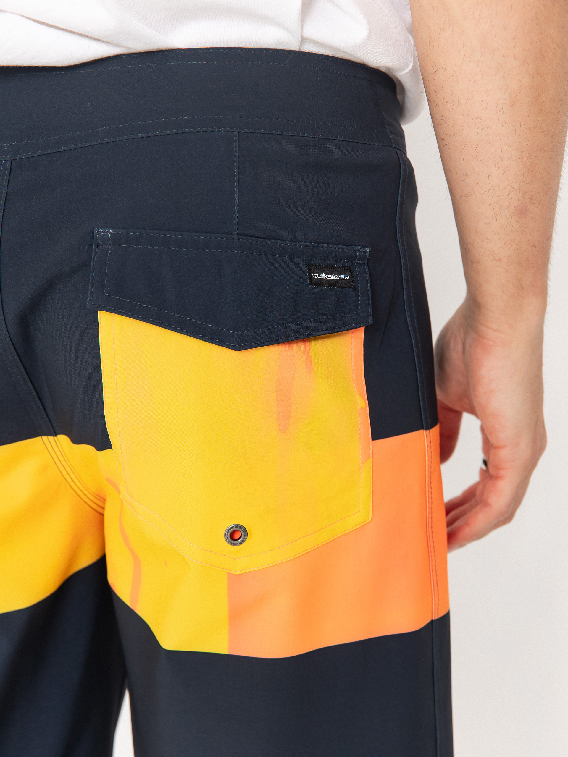 Plážové kraťasy Quiksilver Surfsilk 20 (fiery coral bloomfade)