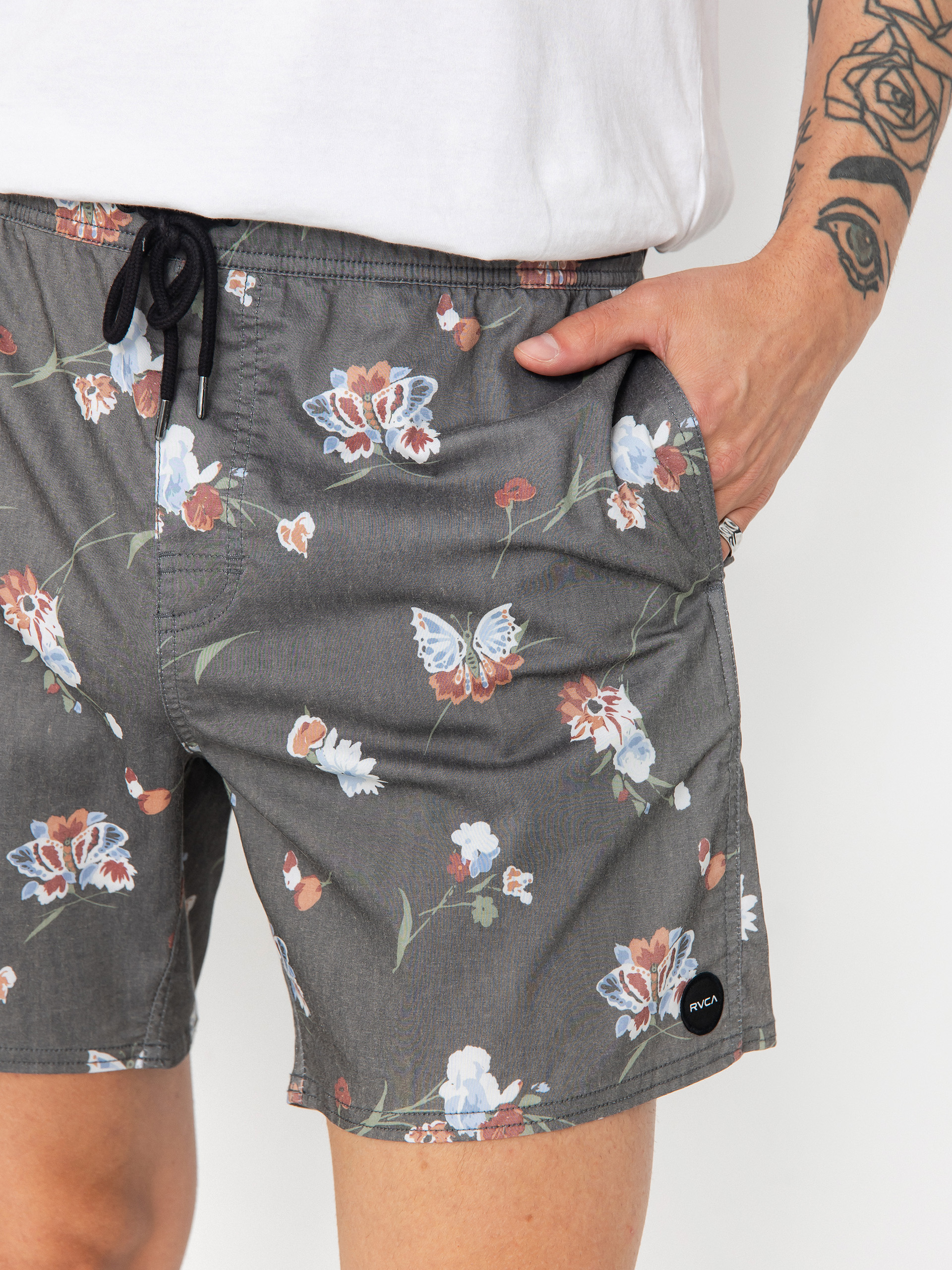 Kraťasy RVCA Barnes Elastic Short 17 (black floral print)