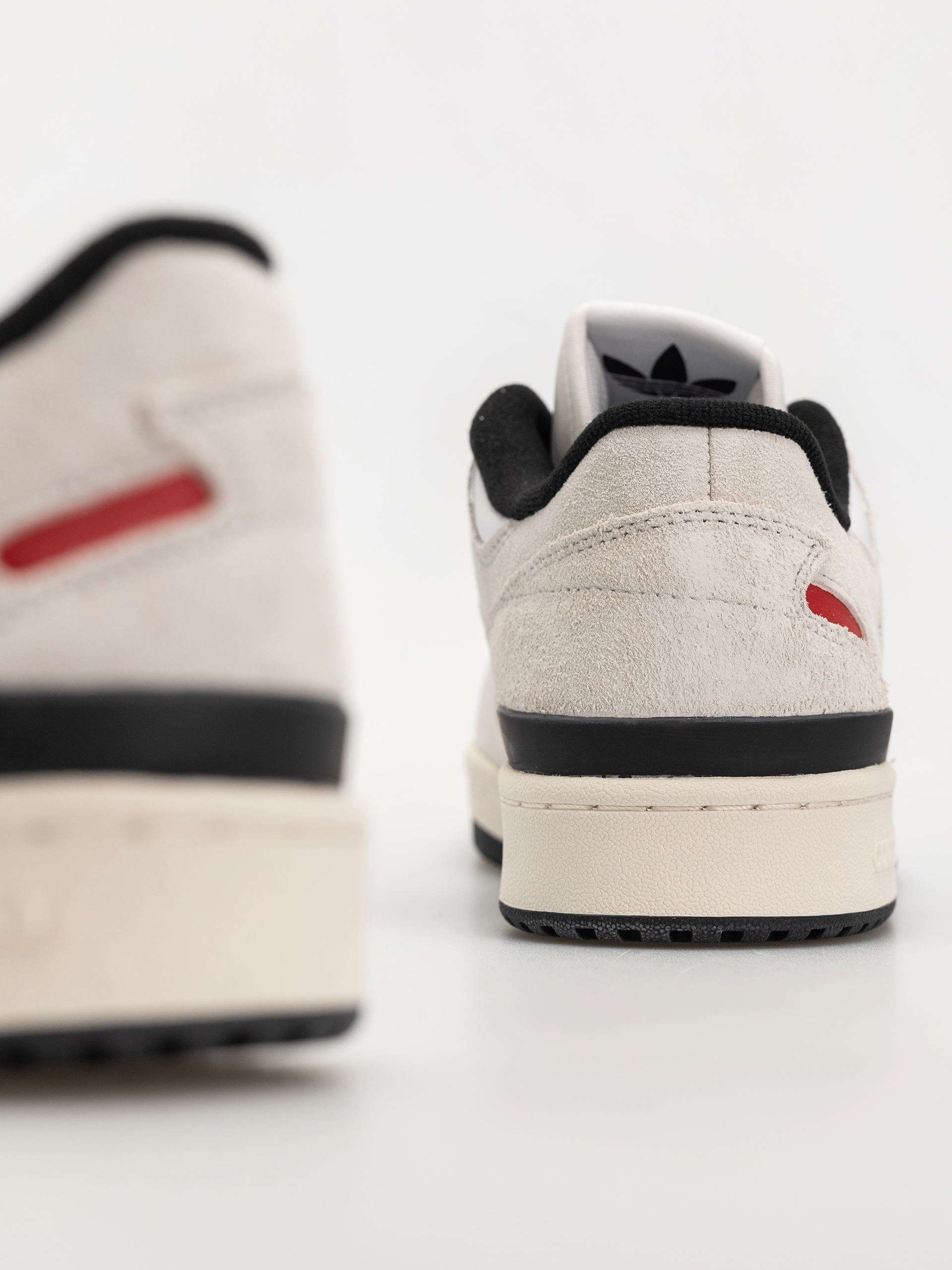 Boty adidas Forum 84 Low Adv (crywht/cblack/betsca)