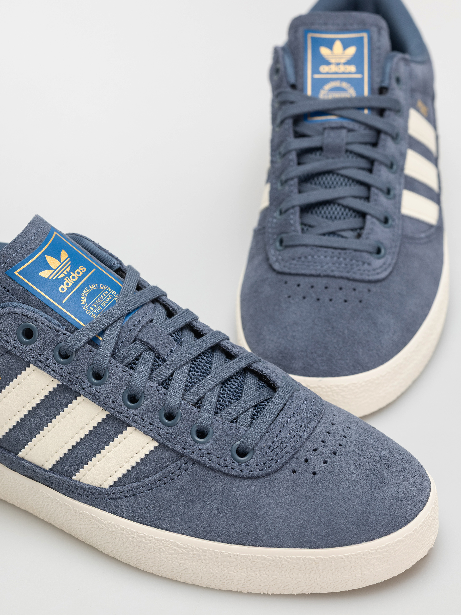 Boty adidas Puig Indoor (prloin/owhite/blubir)