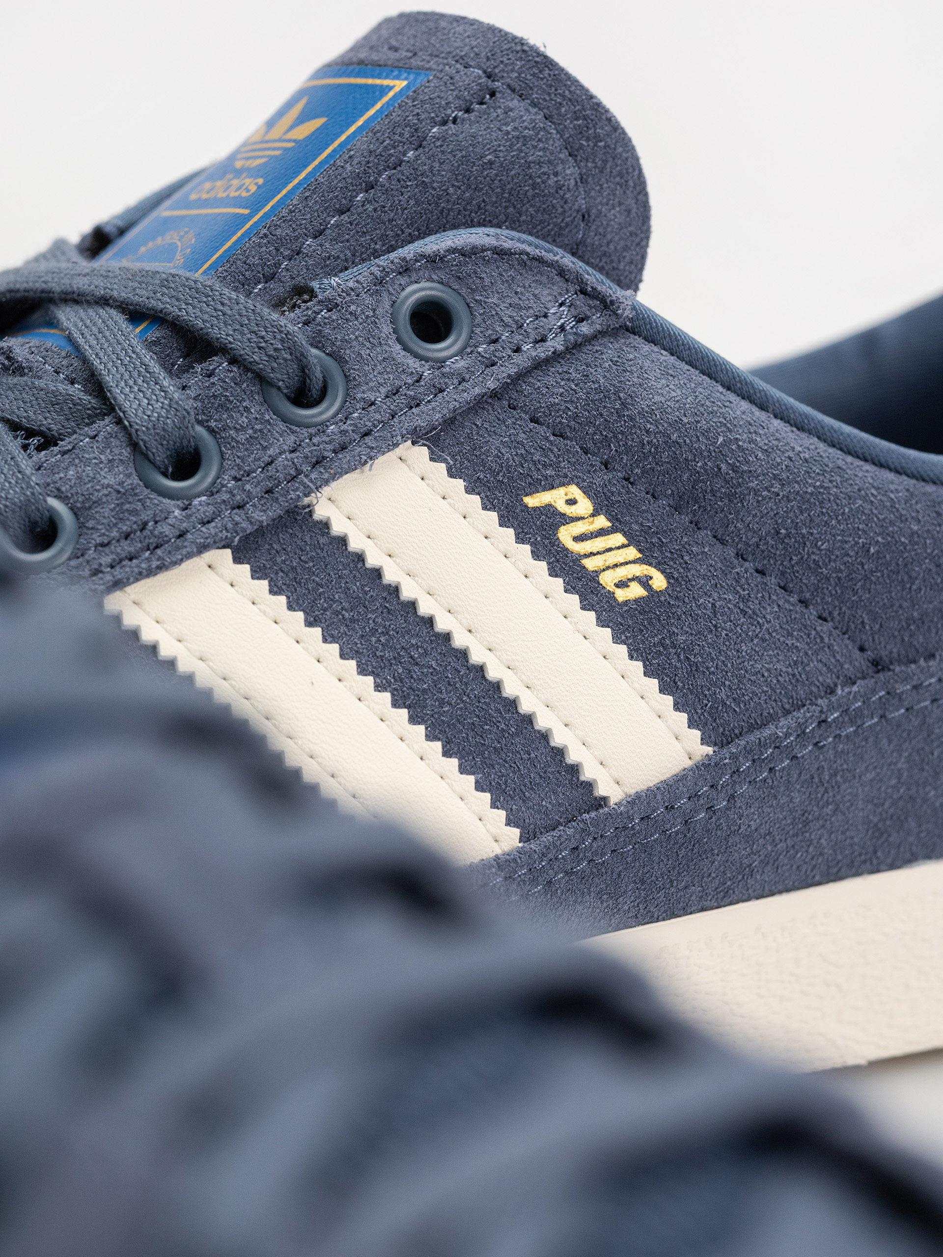 Boty adidas Puig Indoor (prloin/owhite/blubir)
