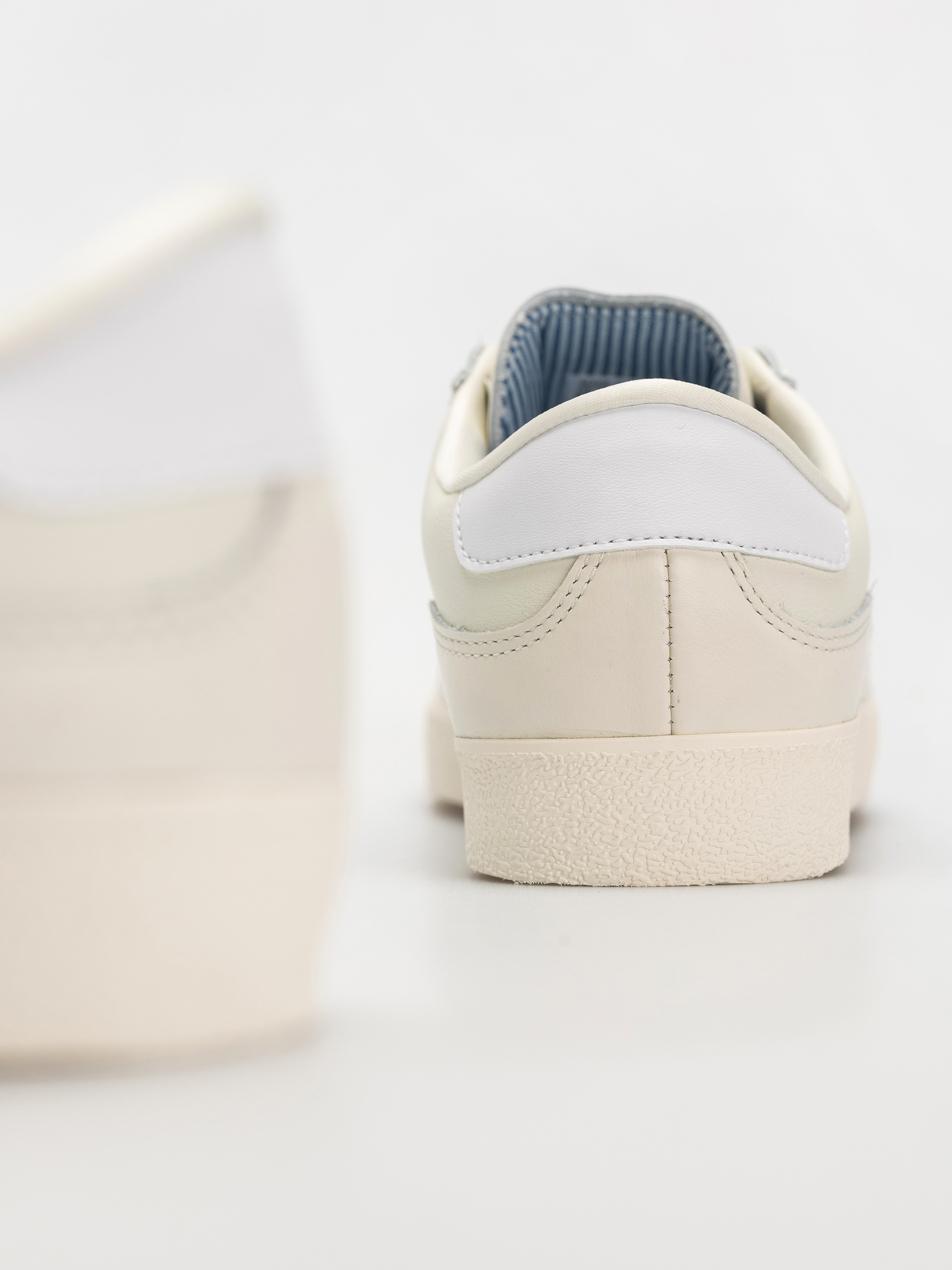 Boty adidas Puig Indoor (owhite/ftwwht/blubir)