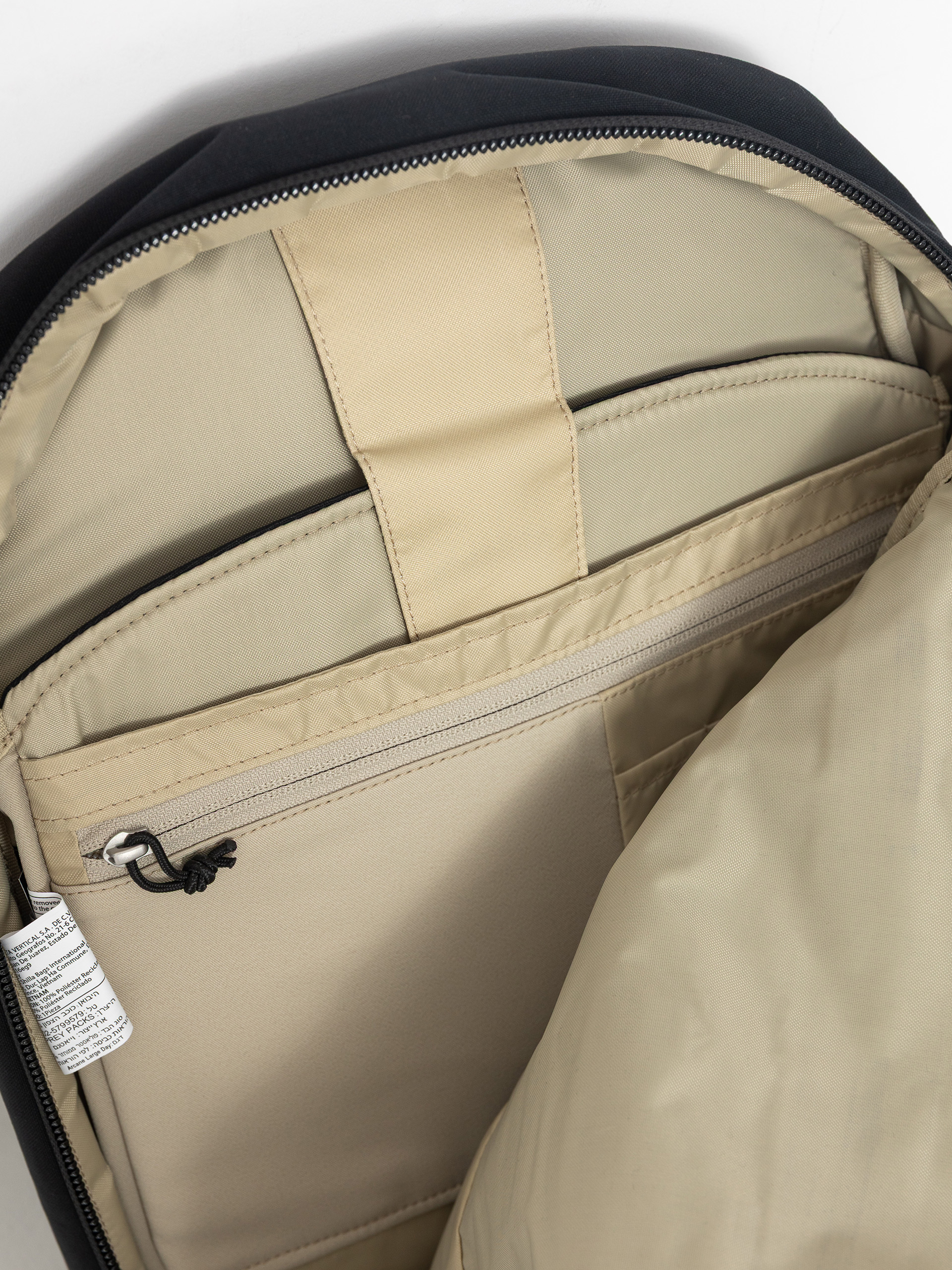 Batoh Osprey Arcane Large Day (black)