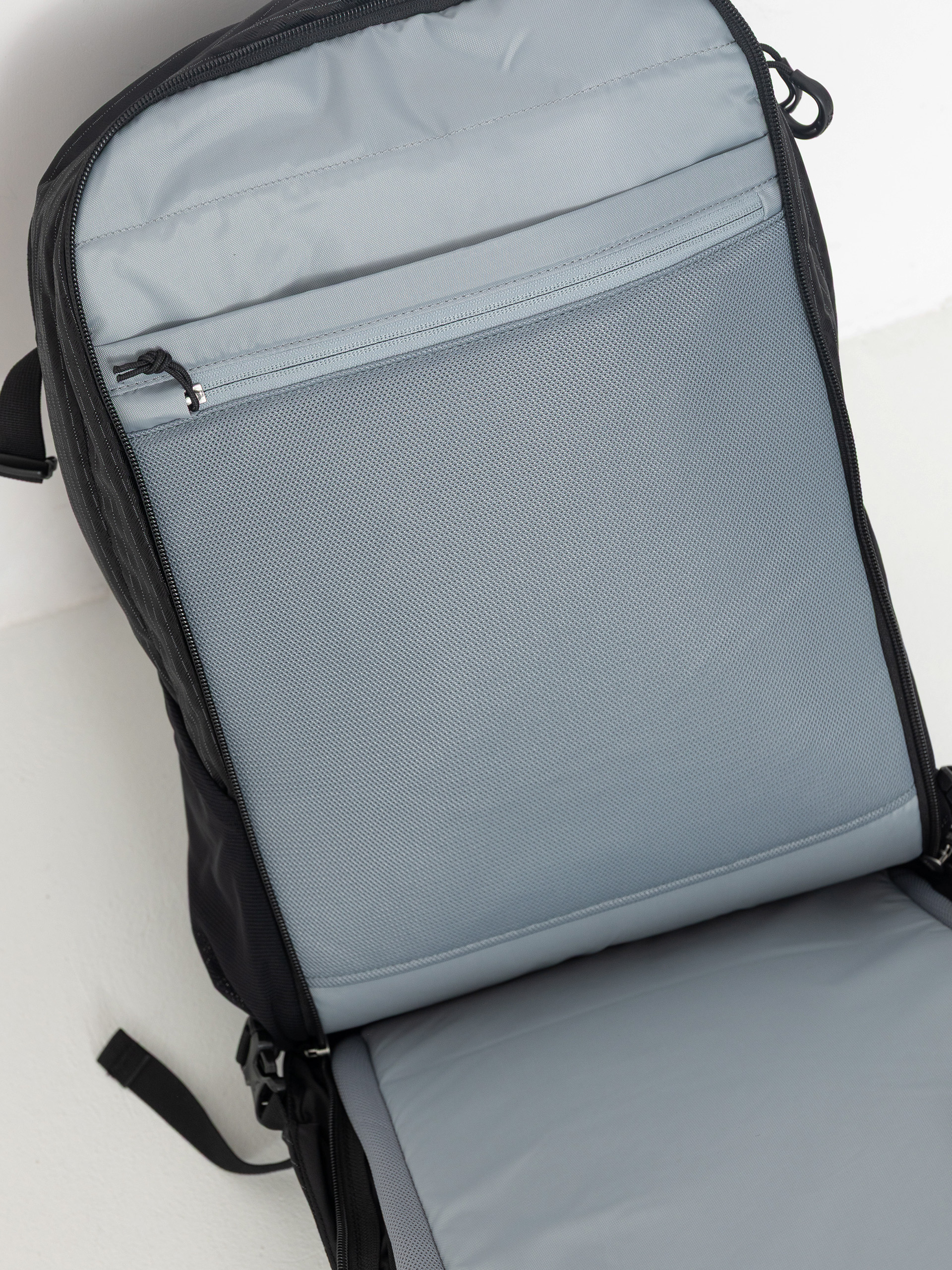 Batoh Osprey Nebula (black)