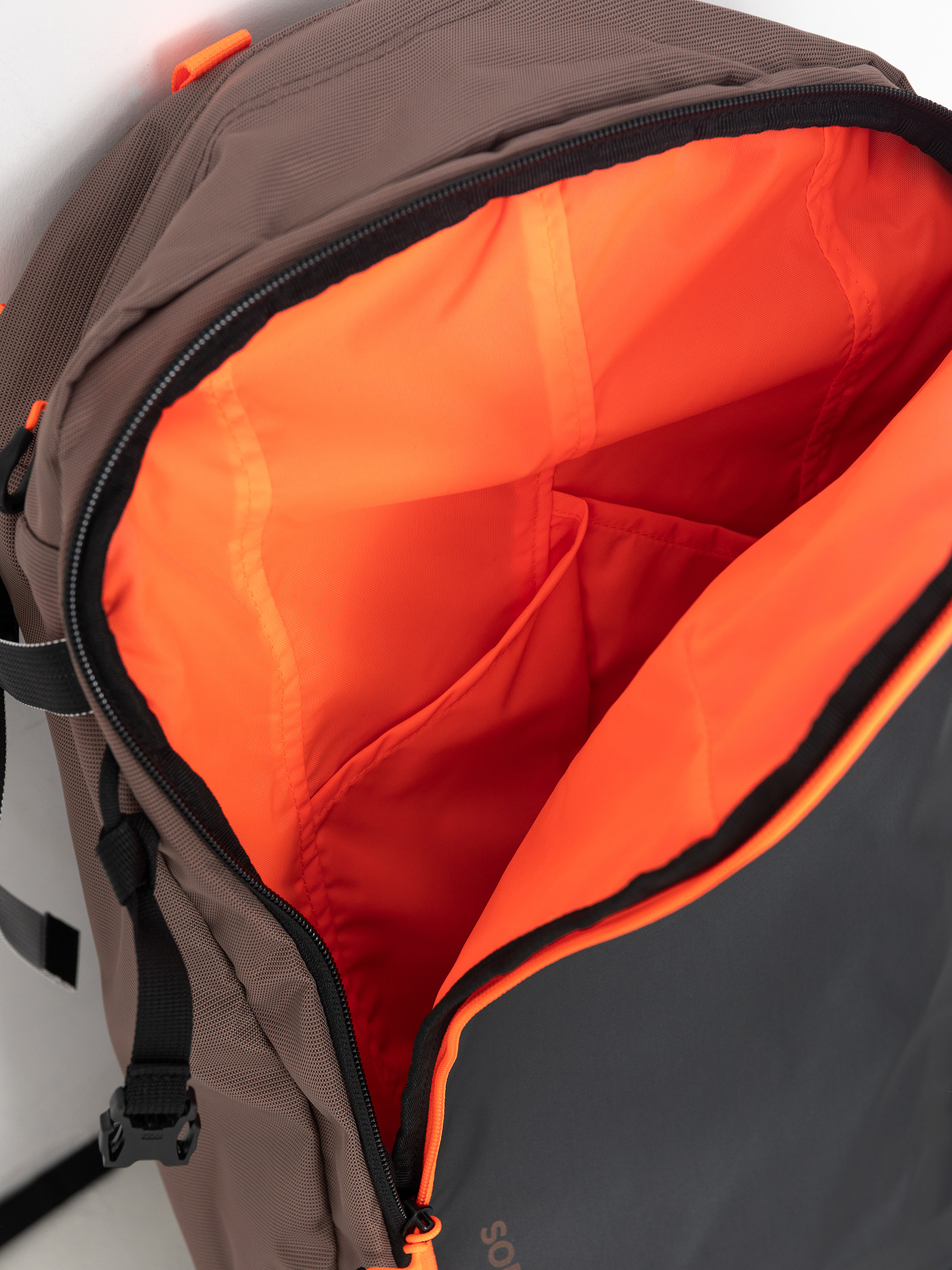 Batoh Osprey Sopris 25 (magma brown/raven black)