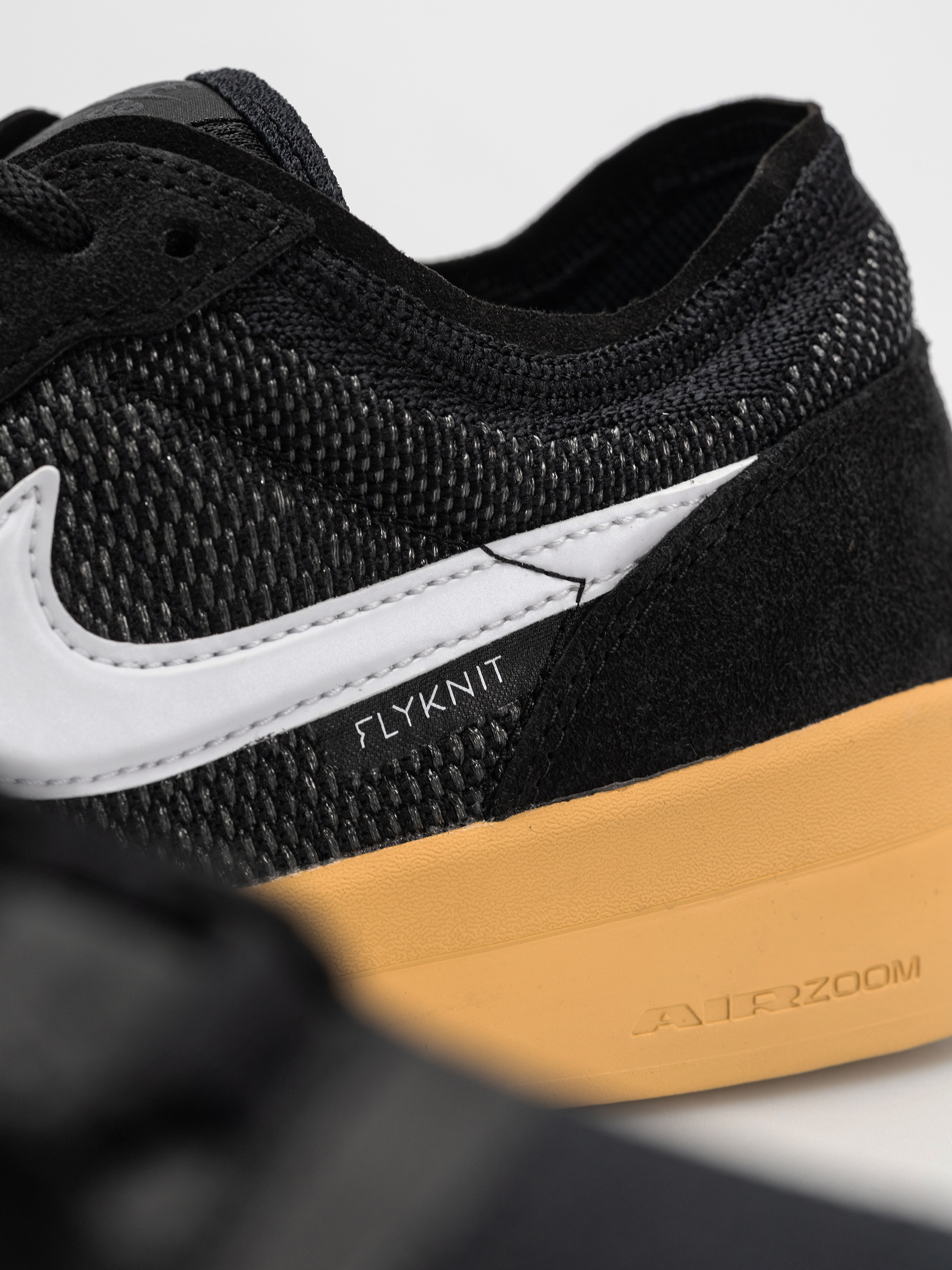 Boty Nike SB Ps8 (black/white anthracite gum yellow)